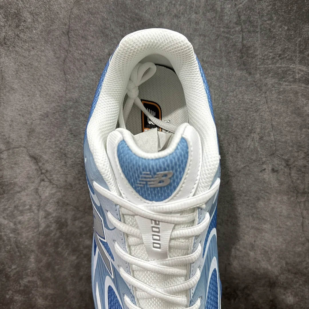 💰240 【纯原版】New Balance 新百伦 NB2000 网面休闲鞋 U2000PBB NB官方重磅新品 一款融合复古设计与现代科技的跑鞋,以其经典的造型和舒适脚感,成为2025年复古潮流爱好的推荐单品。 极具视觉冲击力的5根ABZORB单元,以及无缝鞋面的设计,加上3M反光材质的装饰,比之前推出的9060系列更夸张,更具未来感。 货号:U2000PBB 尺码 :36-46.5 编码:JPC280290