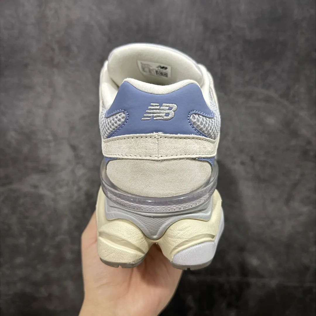 💰240【纯原版】 New Balance NB9060 联名款 复古休闲运动慢跑鞋 灰蓝 U9060EEL 全套原楦原纸板原厂数据开发 进口三明治网面 原装进口翻毛皮料正确绒感卡色 正确中底拉帮中底网布细节 原厂标裁 带紫光防伪 定制后跟透明水晶模块 冲裁组合 大底贴合程度胶水上色把控完美 整洁度挑战全网艺术家 多道序QC把关品质完善 匠心打造 耗时两个月开发完成 工艺极其复杂难度可想而知 新开独立私模大底 全网唯一正确六层组合大底 高端零售专供产物 Size:36 37 37.5 38 38.5 39.5 40 40.5 41.5 42 42.5 43 44 45 46.5