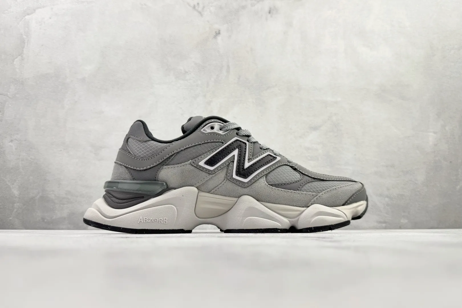 💰240 C版纯原大厂出品 New Balance NB 9060 灰色 货号: U9060ORB 尺码：36 36.5 37 38.5 39 40 40.5 41 42 42.5 43 44 44.5 45 46 46.5 47 编码：33
