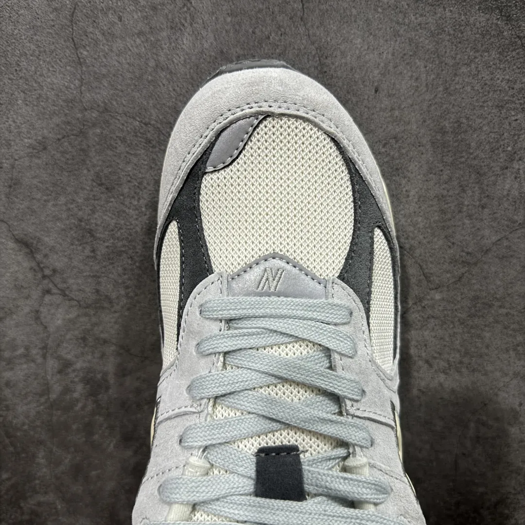 💰230【BC纯原版】New Balance NB2002R系列 M2002RLN 全新版本 东莞大厂出品 市场第一梯队品质 绝对秒杀市场货 完美版型 正确组合大底 价格一步到位‼️ 全套原楦原纸板原厂数据开发 进口三明治网面 原装进口皮料正确绒感卡色 正确中底拉帮中底网布细节 原厂标裁 带紫光防伪 定制后跟透明水晶模块 冲裁组合 大底贴合程度胶水上色把控完美 整洁度挑战全网艺术家 多道序QC把关品质完善 匠心打造 耗时多月开发完成 工艺极其复杂难度可想而知 新开独立私模大底 正确六层组合大底 高端零售专供产物 Size:36 37 37.5 38 38.5 39 40 40.5 41 42 42.5 43 44 45 46 47.5 编码:GQB270280