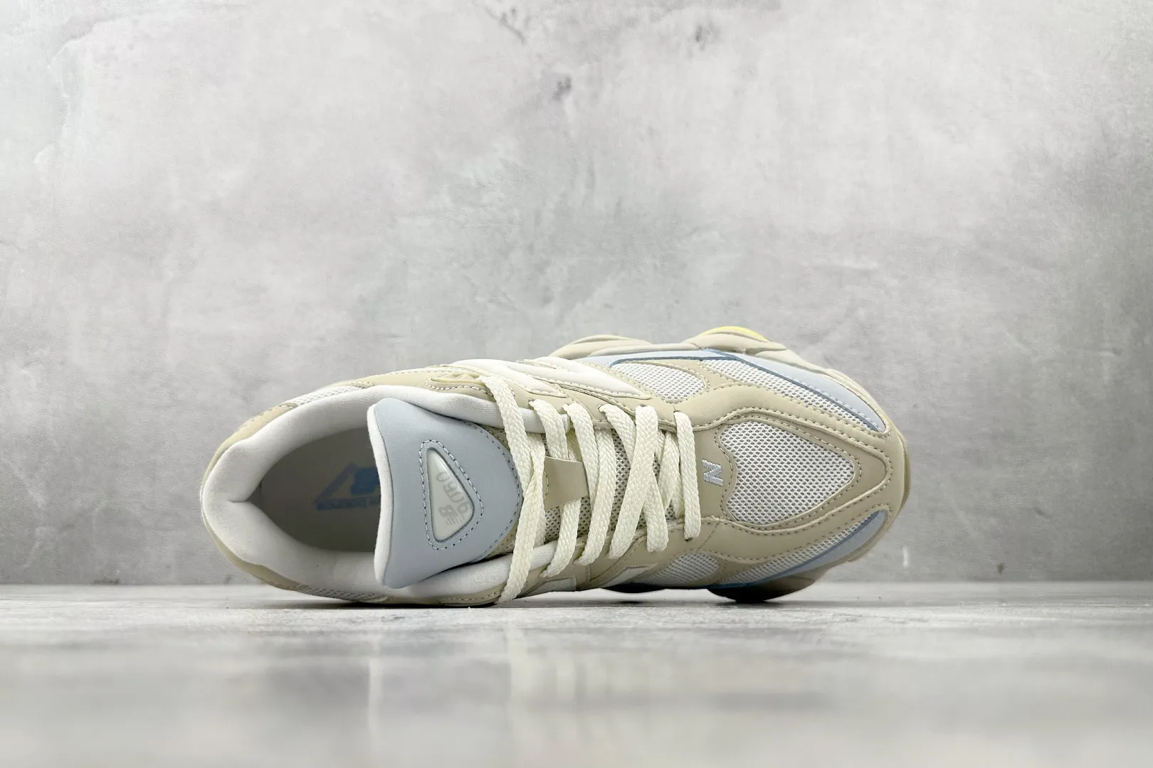 💰240 C版 纯原 大厂出品 新百伦9060 New Balance NB 9060 米白 货号: U9060JDS 尺码:36 37 37.5 38 38.5 39.5 40 40.5 41.5 42 42.5 43 44 44.5 45 46 46.5 编码:33