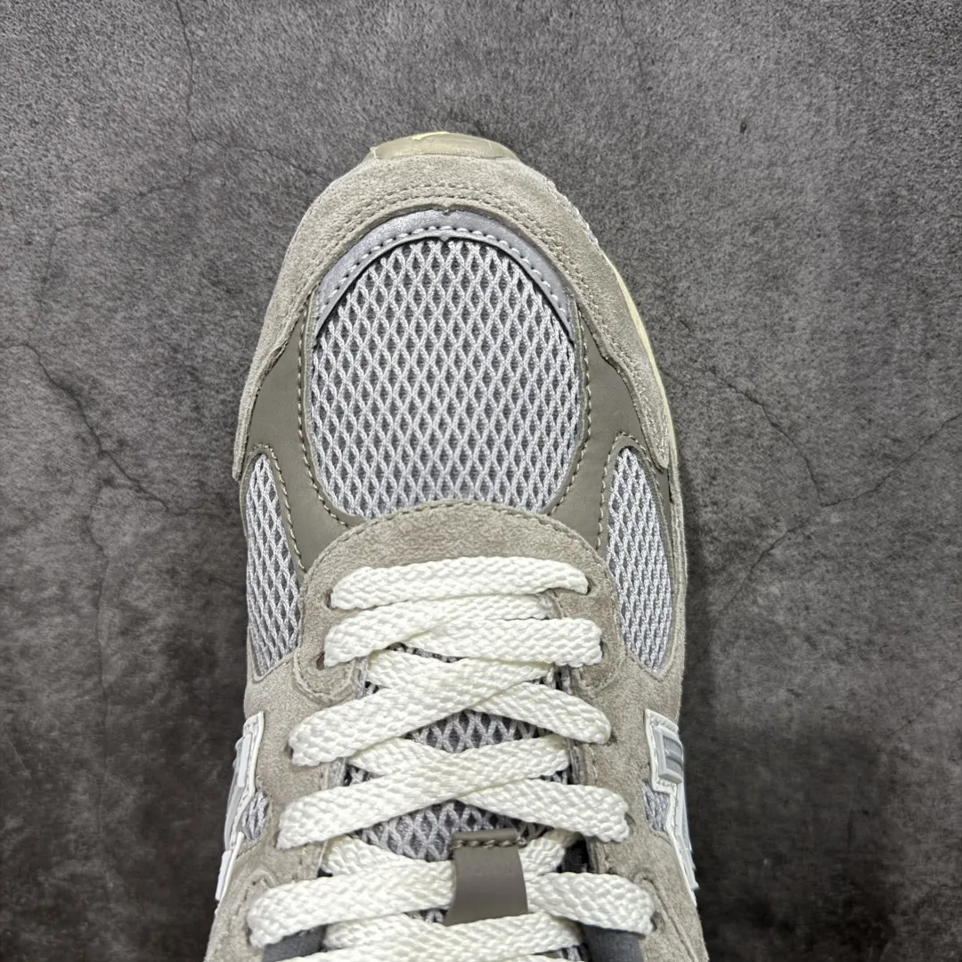 💰240 【纯原c版】New Balance M2010系列 新百伦 复古老爹风网布跑步休闲运动鞋 新百伦经典配色 沿袭了面世之初的经典科技 以ENCAP中底配以升级版 N-ERGY缓震物料 鞋面则采用特色的柔软麂皮搭以NewBalance经典的尼龙网布 低调中还原跑鞋本真 更年轻化的设计理念与材质 让新世代青年得以用全新视角体验经典鞋款的传奇魅力 货号:U2010GD 尺码:36 37 37.5 38 38.5 39.5 40 40.5 41.5 42 42.5 43 44 45 编码：JP270290