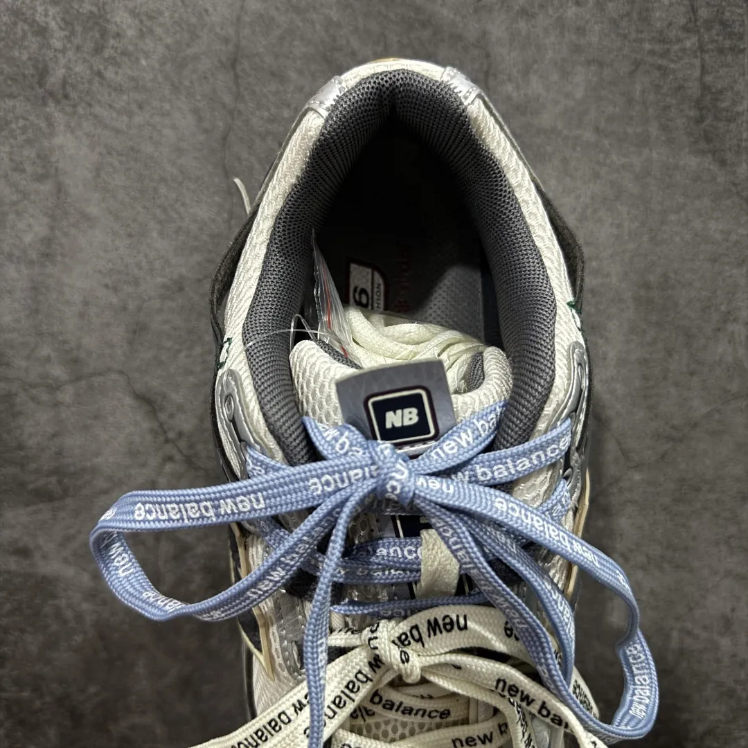 💰260 【纯原K版】新百伦New Balance M1906AR系列低帮复古老爹风休闲运动慢跑鞋 M1906AD 双绑带版本（另附一副原版鞋带） 全新大厂出品 市场第一梯队品质 绝对秒杀市场货 完美版型 正确组合大底 区别市场刷漆底版本 全套原楦原纸板原厂数据开发 进口三明治网面 原装进口皮料正确卡色 正确中底拉帮中底网布细节 原厂标裁 带紫光防伪 定制后跟透明水晶模块 冲裁组合 大底贴合程度胶水上色把控完美 整洁度挑战全网艺术家 多道序QC把关品质完善 匠心打造 耗时多月开发完成 工艺极其复杂难度可想而知 新开独立私模大底 正确六层组合大底 高端零售专供产物 Size：36 37 37.5 38 38.5 39 40 40.5 41 42 42.5 43 44 45 46 编码：X1B310320