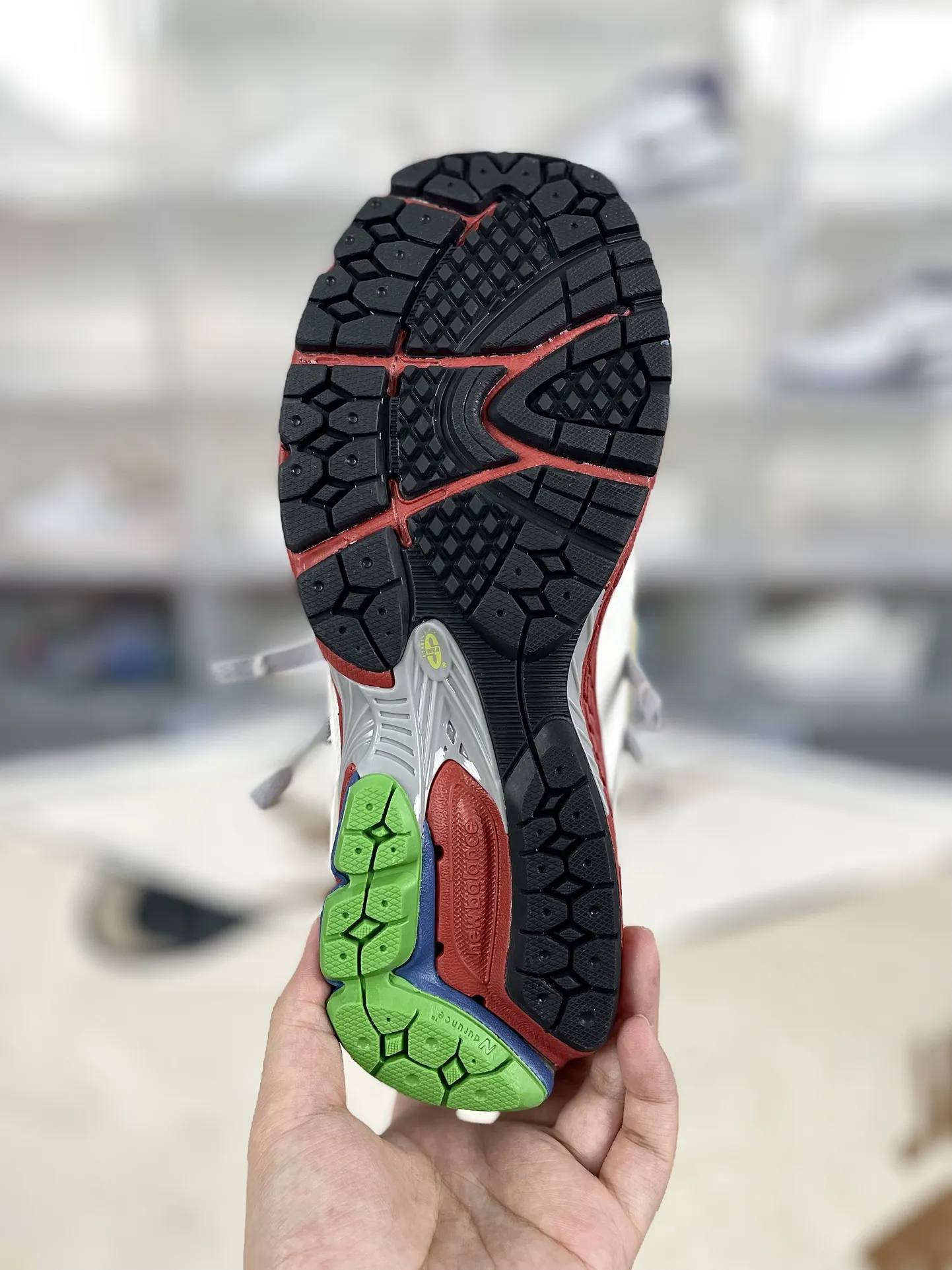 💰200 Z版纯原New Balance 1906A 舒适百搭防滑耐磨 低帮 休闲跑步鞋 男女同款 白红解构 新百伦 ▪️New Balance以诞生于21世纪的科技跑鞋1906为蓝本，融合现代先锋科技与日常使用风格注入当代美学，革新演绎复古时尚。淋漓经典轮廓，致敬千福一代跑者的科技美学，1906R以现代设计语言还原初始配色，层次演绎时光更迭的魅力。 ▪️尺码：36-47（36 37 37.5 38 38.5 39.5 40 40.5 41.5 42 42.5 43 44 44.5 45 45.5 46.5 47） ▪️货号：M1906AB