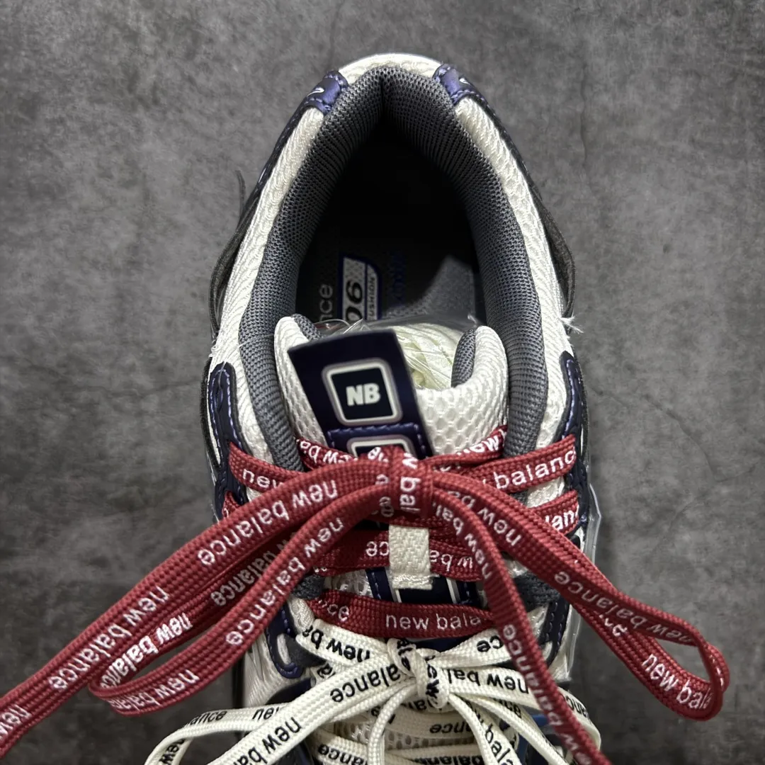 💰260 【纯原K版】新百伦New Balance M1906AR系列低帮复古老爹风休闲运动慢跑鞋 U1906ANB 双绑带版本（另附一副原版鞋带） 全新大厂出品 市场第一梯队品质 绝对秒杀市场货 完美版型 正确组合大底 区别市场刷漆底版本 全套原楦原纸板原厂数据开发 进口三明治网面 原装进口皮料正确卡色 正确中底拉帮中底网布细节 原厂标裁 带紫光防伪 定制后跟透明水晶模块 冲裁组合 大底贴合程度胶水上色把控完美 整洁度挑战全网艺术家 多道序QC把关品质完善 匠心打造 耗时多月开发完成 工艺极其复杂难度可想而知 新开独立私模大底 正确六层组合大底 高端零售专供产物 Size：36 37 37.5 38 38.5 39 40 40.5 41 42 42.5 43 44 45 46 编码：X1B310320