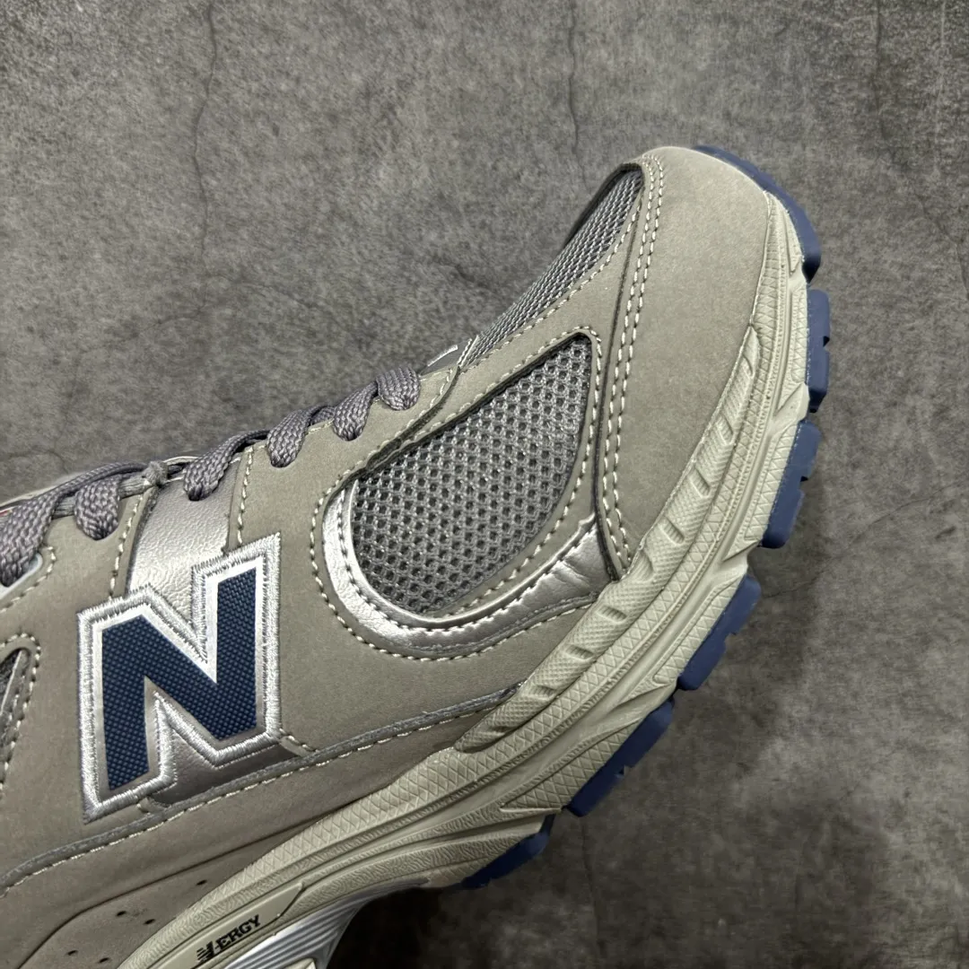 💰230 【BC纯原版】New Balance NB2002R系列 ML2002RA 全新版本 东莞大厂出品 市场第一梯队品质 绝对秒杀市场货 完美版型 正确组合大底 价格一步到位‼️ 全套原楦原纸板原厂数据开发 进口三明治网面 原装进口皮料正确绒感卡色 正确中底拉帮中底网布细节 原厂标裁 带紫光防伪 定制后跟透明水晶模块 冲裁组合 大底贴合程度胶水上色把控完美 整洁度挑战全网艺术家 多道序QC把关品质完善 匠心打造 耗时多月开发完成 工艺极其复杂难度可想而知 新开独立私模大底 正确六层组合大底 高端零售专供产物 Size：36 37 37.5 38 38.5 39 40 40.5 41 42 42.5 43 44 45 46 47.5 编码：GQB270280