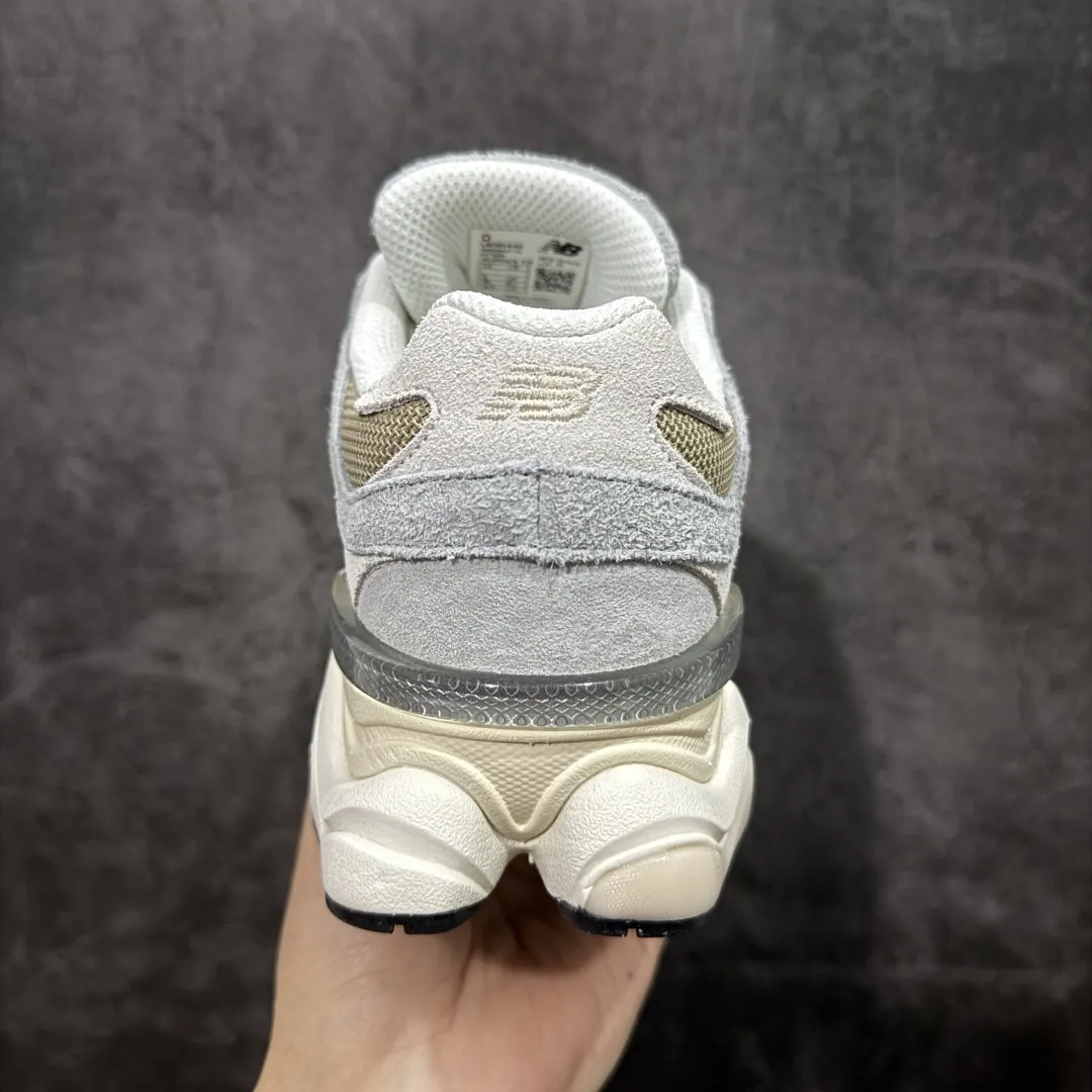 💰240【纯原版】 New Balance NB9060 联名款 复古休闲运动慢跑鞋 U9060440 全套原楦原纸板原厂数据开发 进口三明治网面 原装进口翻毛皮料正确绒感卡色 正确中底拉帮中底网布细节 原厂标裁 带紫光防伪 定制后跟透明水晶模块 冲裁组合 大底贴合程度胶水上色把控完美 整洁度挑战全网艺术家 多道序QC把关品质完善 匠心打造 耗时两个月开发完成 工艺极其复杂难度可想而知 新开独立私模大底 全网唯一正确六层组合大底 高端零售专供产物 Size:36 37 37.5 38 38.5 39.5 40 40.5 41.5 42 42.5 43 44 45 46.5 编码:JPC290300