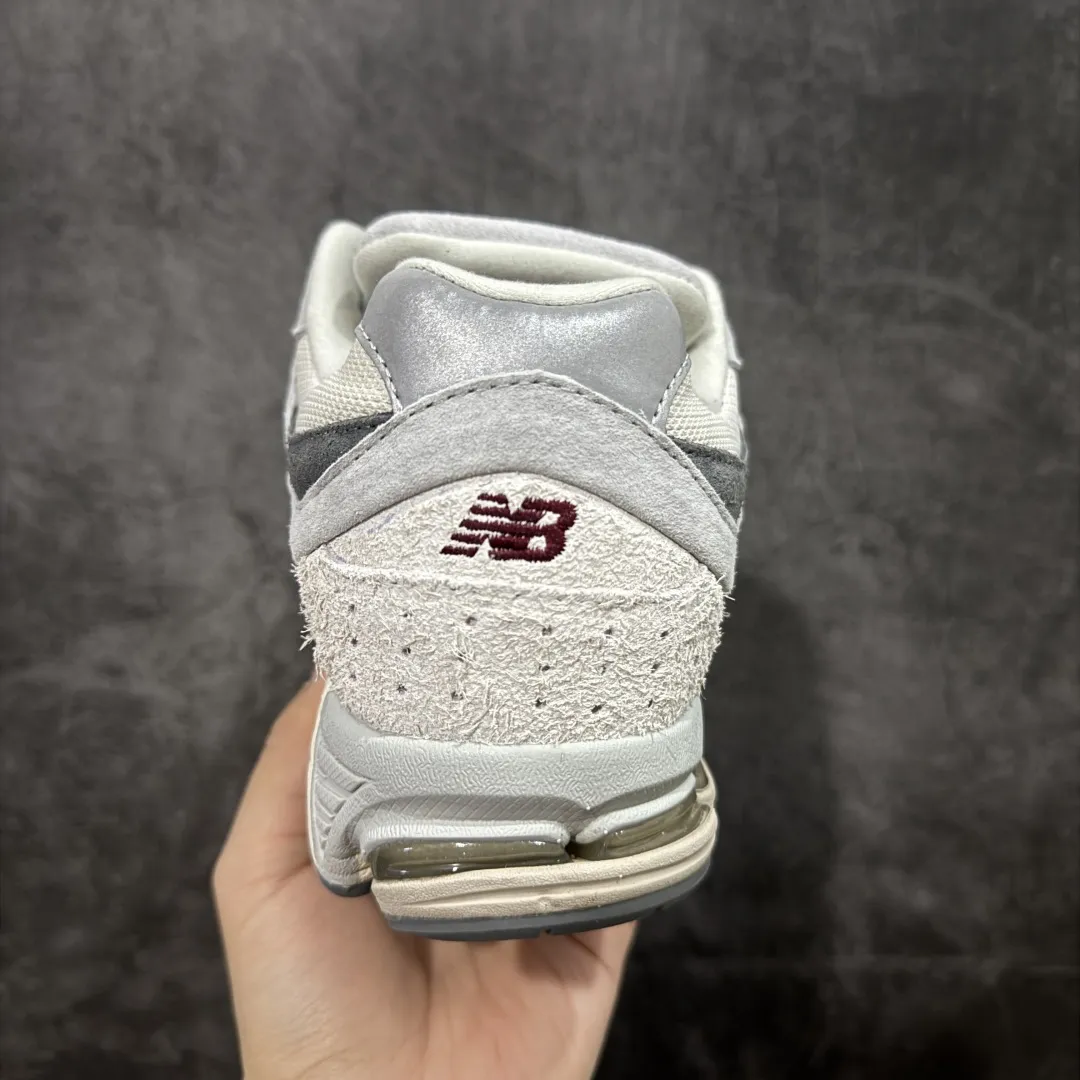 💰230【BC纯原版】New Balance NB2002R系列 M2002RLN 全新版本 东莞大厂出品 市场第一梯队品质 绝对秒杀市场货 完美版型 正确组合大底 价格一步到位‼️ 全套原楦原纸板原厂数据开发 进口三明治网面 原装进口皮料正确绒感卡色 正确中底拉帮中底网布细节 原厂标裁 带紫光防伪 定制后跟透明水晶模块 冲裁组合 大底贴合程度胶水上色把控完美 整洁度挑战全网艺术家 多道序QC把关品质完善 匠心打造 耗时多月开发完成 工艺极其复杂难度可想而知 新开独立私模大底 正确六层组合大底 高端零售专供产物 Size：36 37 37.5 38 38.5 39 40 40.5 41 42 42.5 43 44 45 46 47.5 编码：GQB270280