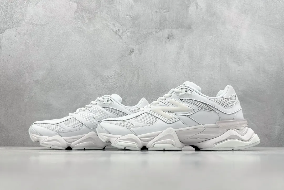 💰240 C版 Joe Freshgoods x New Balance NB9060 联名款 复古休闲运动慢跑鞋 鞋款灵感源自设计师本人对夏日的怀日回忆。鞋面大身由空间双格及磨砂鞋面拼接而生，配以柔和、温暖的粉橘色调，夏日氛围拉满#采用大面积网眼以及麂皮材质覆盖鞋身，还原经典气质。搭载ABZORB避震科技，由泡沫聚酯制成，上脚可以有效减少由鞋底反弹对身体及双腿的冲击力 官方货号: U9060NRJ 尺码：36 37 37.5 38 38.5 39.5 40 40.5 41.5 42 42.5 43 44 45 46.5 编码：YA5133