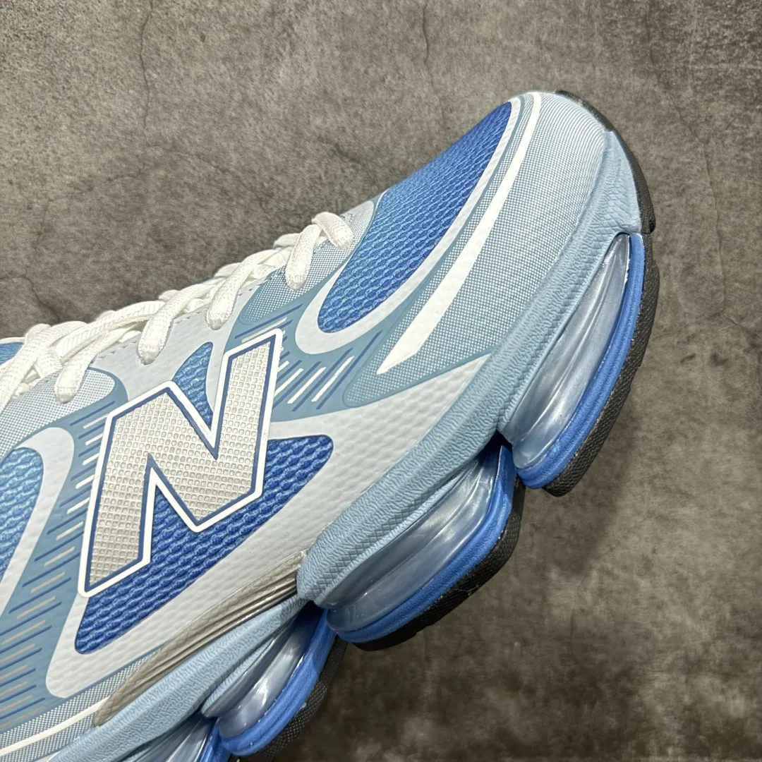 💰240 【纯原版】New Balance 新百伦 NB2000 网面休闲鞋 U2000PBB NB官方重磅新品 一款融合复古设计与现代科技的跑鞋,以其经典的造型和舒适脚感,成为2025年复古潮流爱好的推荐单品。 极具视觉冲击力的5根ABZORB单元,以及无缝鞋面的设计,加上3M反光材质的装饰,比之前推出的9060系列更夸张,更具未来感。 货号:U2000PBB 尺码 :36-46.5 编码:JPC280290