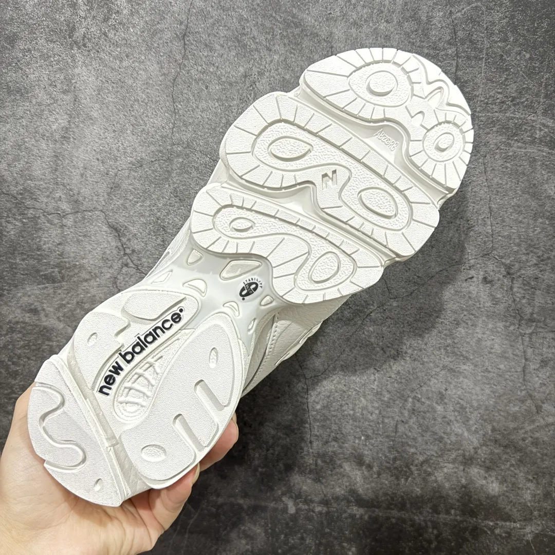 💰240 【纯原版】NB 新百伦 New Balance 1000系列 复古老爹风低帮休闲运动跑步鞋 货号：M1000BW 小红书穿搭款式 原楦原纸版开发版型 原材料开发打造 市面最高版本 尺码：36 37 37.5 38 38.5 39.5 40 40.5 41.5 42 42.5 43 44 45 46.5 编码：JP270300