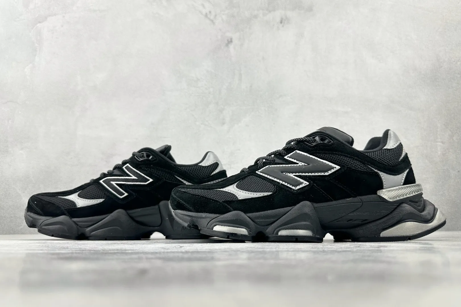 💰240 C版 纯原 大厂出品 新百伦9060 New Balance NB 9060 黑色 货号: U9060FOS 尺码:36 37 37.5 38 38.5 39.5 40 40.5 41.5 42 42.5 43 44 44.5 45 46 46.5