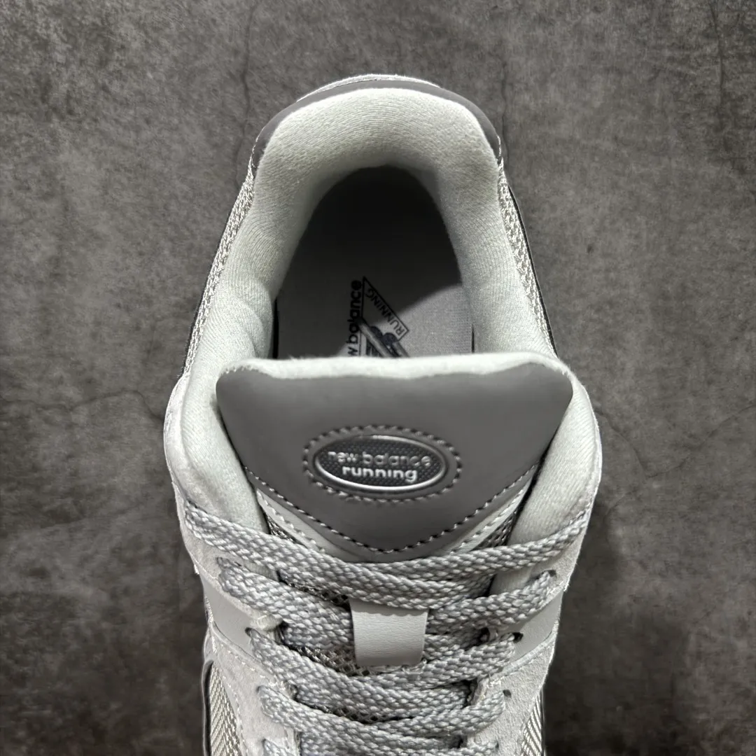 💰230 【BC纯原版】New Balance NB2002R系列 ML2002RO 全新版本 东莞大厂出品 市场第一梯队品质 绝对秒杀市场货 完美版型 正确组合大底 价格一步到位‼️ 全套原楦原纸板原厂数据开发 进口三明治网面 原装进口皮料正确绒感卡色 正确中底拉帮中底网布细节 原厂标裁 带紫光防伪 定制后跟透明水晶模块 冲裁组合 大底贴合程度胶水上色把控完美 整洁度挑战全网艺术家 多道序QC把关品质完善 匠心打造 耗时多月开发完成 工艺极其复杂难度可想而知 新开独立私模大底 正确六层组合大底 高端零售专供产物 Size:36 37 37.5 38 38.5 39 40 40.5 41 42 42.5 43 44 45 46 47.5 编码:GQB270280