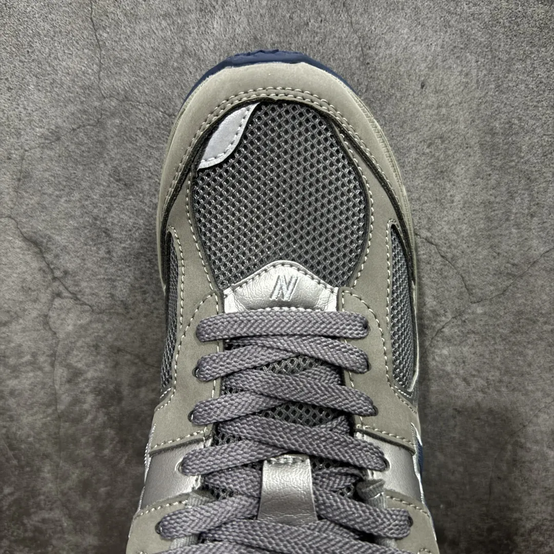 💰230 【BC纯原版】New Balance NB2002R系列 ML2002RA 全新版本 东莞大厂出品 市场第一梯队品质 绝对秒杀市场货 完美版型 正确组合大底 价格一步到位‼️ 全套原楦原纸板原厂数据开发 进口三明治网面 原装进口皮料正确绒感卡色 正确中底拉帮中底网布细节 原厂标裁 带紫光防伪 定制后跟透明水晶模块 冲裁组合 大底贴合程度胶水上色把控完美 整洁度挑战全网艺术家 多道序QC把关品质完善 匠心打造 耗时多月开发完成 工艺极其复杂难度可想而知 新开独立私模大底 正确六层组合大底 高端零售专供产物 Size：36 37 37.5 38 38.5 39 40 40.5 41 42 42.5 43 44 45 46 47.5 编码：GQB270280