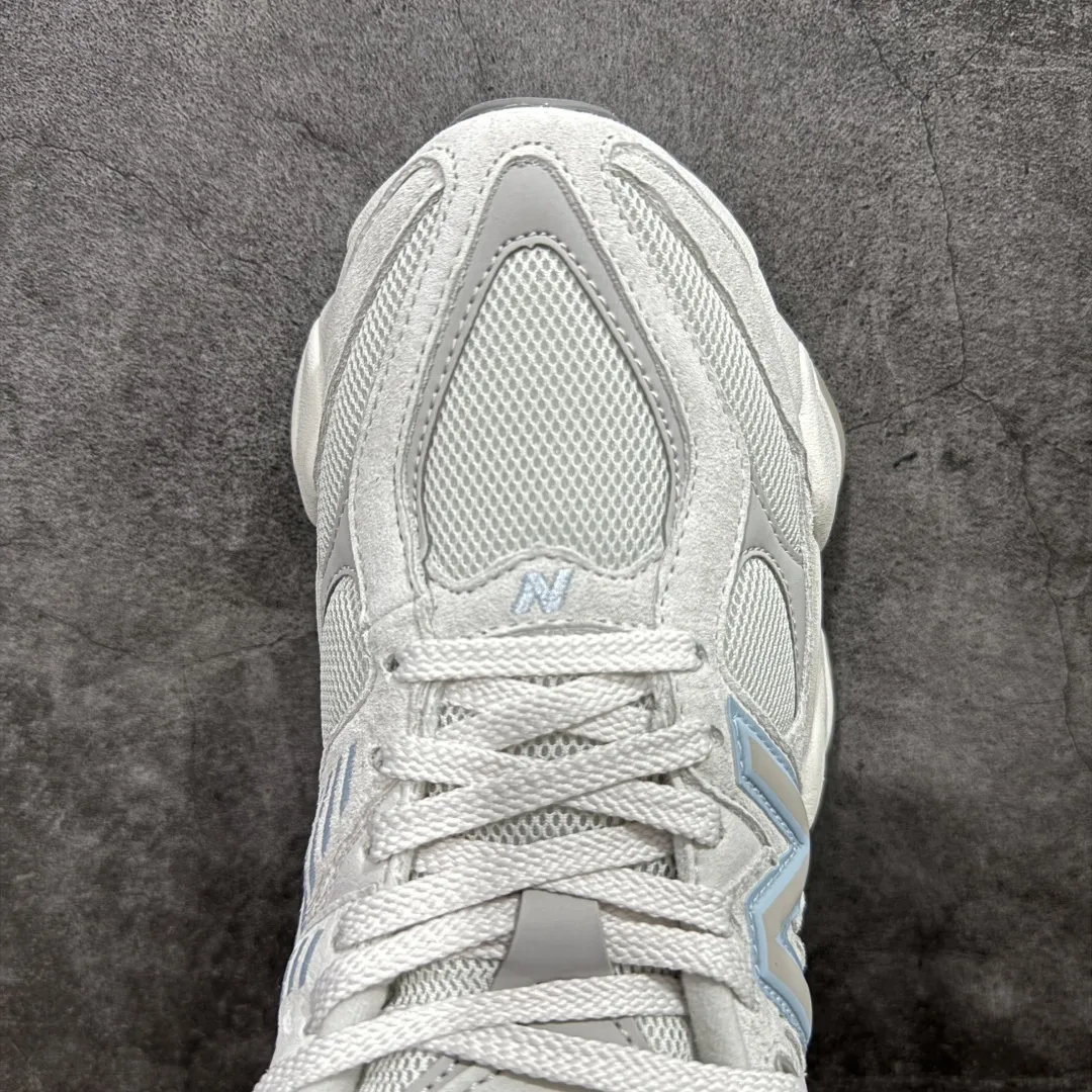 💰240【纯原版】 New Balance NB9060 联名款 复古休闲运动慢跑鞋 米绿色U9060ZGA 全套原楦原纸板原厂数据开发 进口三明治网面 原装进口翻毛皮料正确绒感卡色 正确中底拉帮中底网布细节 原厂标裁 带紫光防伪 定制后跟透明水晶模块 冲裁组合 大底贴合程度胶水上色把控完美 整洁度挑战全网艺术家 多道序QC把关品质完善 匠心打造 耗时两个月开发完成 工艺极其复杂难度可想而知 新开独立私模大底 全网唯一正确六层组合大底 高端零售专供产物 Size：36 37 37.5 38 38.5 39 40 40.5 41 42 42.5 43 44 45 46.5 编码：JP270300