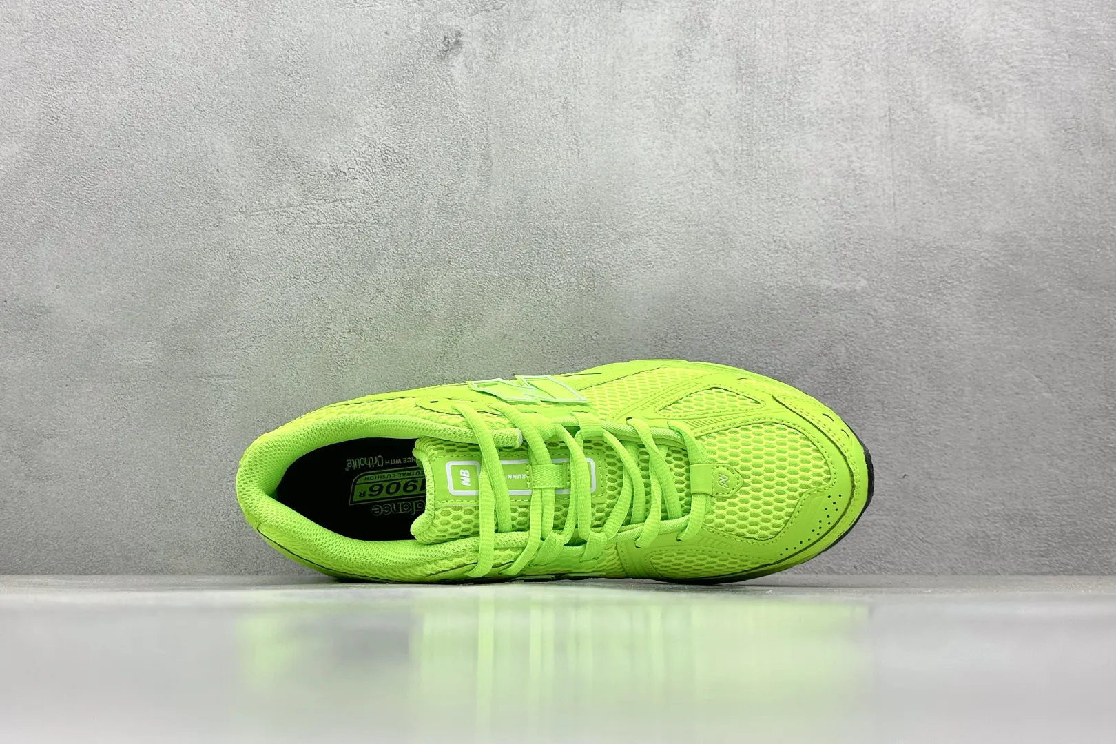 💰220 C版 New Balance 1906系列复古老爹风休闲运动慢跑鞋 #采用轻质牛剖革拼接透气网眼衬垫织物鞋面材质 T-Beam大底提供足步弓支撑，保持步态稳定 后跟搭载外露缓震胶 货号：M1906RAA 尺码：36 37 37.5 38 38.5 39 40 40.5 41 42 42.5 43 44 44.5 45 46.5 编码：33