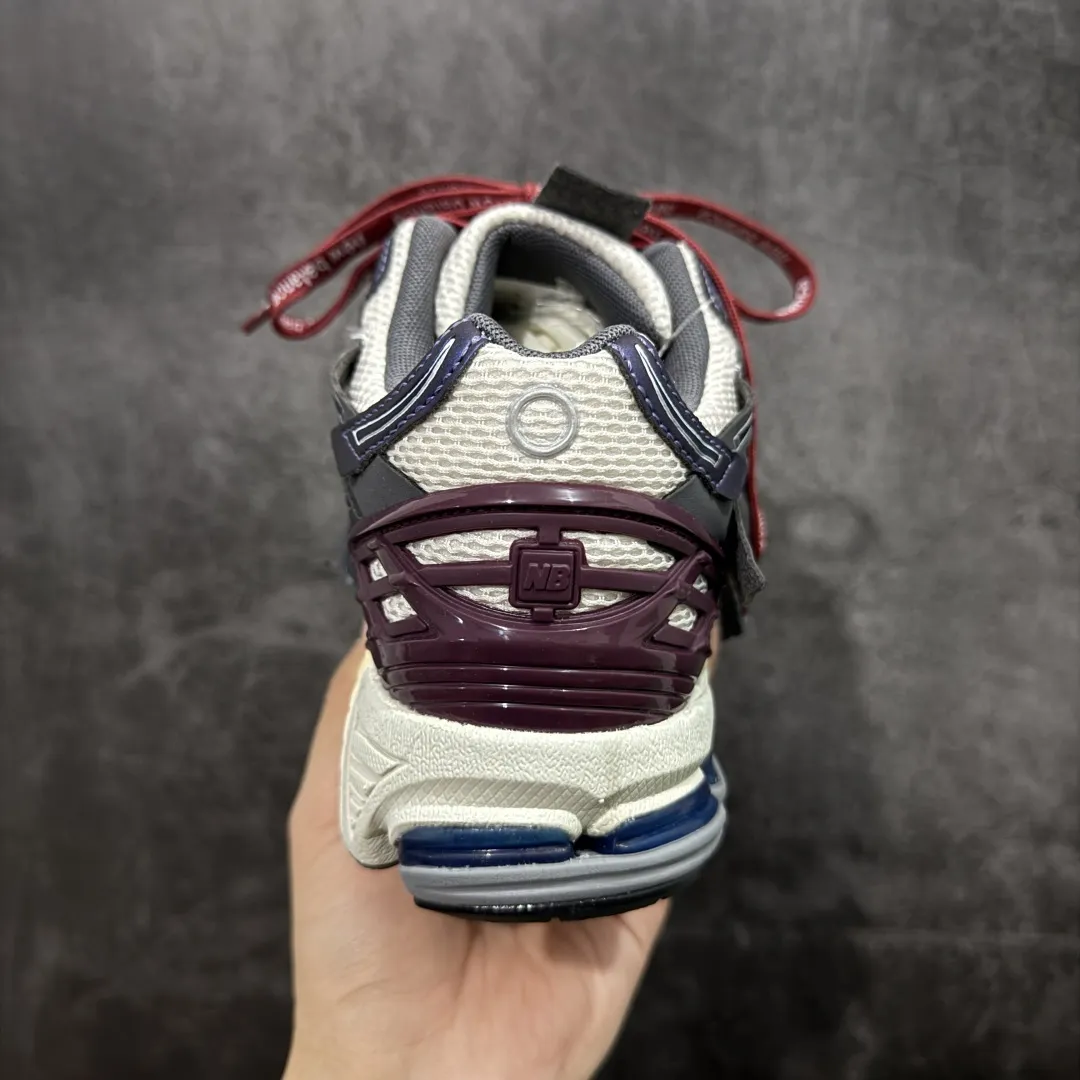 💰260 【纯原K版】新百伦New Balance M1906AR系列低帮复古老爹风休闲运动慢跑鞋 U1906ANB 双绑带版本(另附一副原版鞋带) 全新大厂出品 市场第一梯队品质 绝对秒杀市场货 完美版型 正确组合大底 区别市场刷漆底版本 全套原楦原纸板原厂数据开发 进口三明治网面 原装进口皮料正确卡色 正确中底拉帮中底网布细节 原厂标裁 带紫光防伪 定制后跟透明水晶模块 冲裁组合 大底贴合程度胶水上色把控完美 整洁度挑战全网艺术家 多道序QC把关品质完善 匠心打造 耗时多月开发完成 工艺极其复杂难度可想而知 新开独立私模大底 正确六层组合大底 高端零售专供产物 Size:36 37 37.5 38 38.5 39 40 40.5 41 42 42.5 43 44 45 46 编码:X1B310320