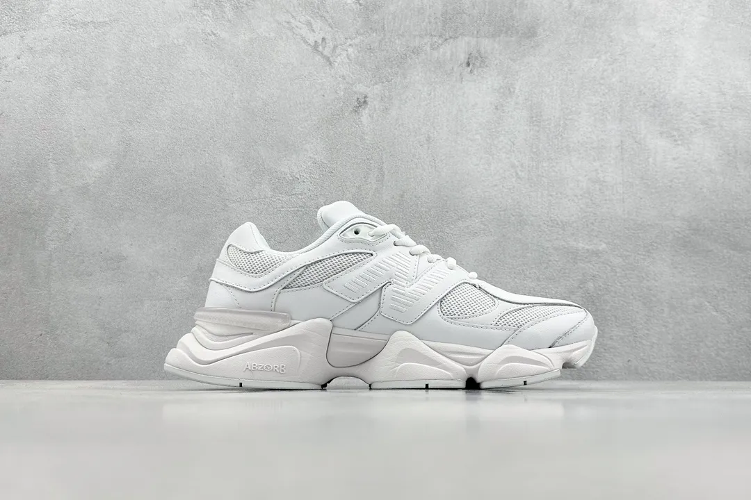 💰240 C版 Joe Freshgoods x New Balance NB9060 联名款 复古休闲运动慢跑鞋 鞋款灵感源自设计师本人对夏日的怀日回忆。鞋面大身由空间双格及磨砂鞋面拼接而生，配以柔和、温暖的粉橘色调，夏日氛围拉满#采用大面积网眼以及麂皮材质覆盖鞋身，还原经典气质。搭载ABZORB避震科技，由泡沫聚酯制成，上脚可以有效减少由鞋底反弹对身体及双腿的冲击力 官方货号: U9060NRJ 尺码：36 37 37.5 38 38.5 39.5 40 40.5 41.5 42 42.5 43 44 45 46.5 编码：YA5133