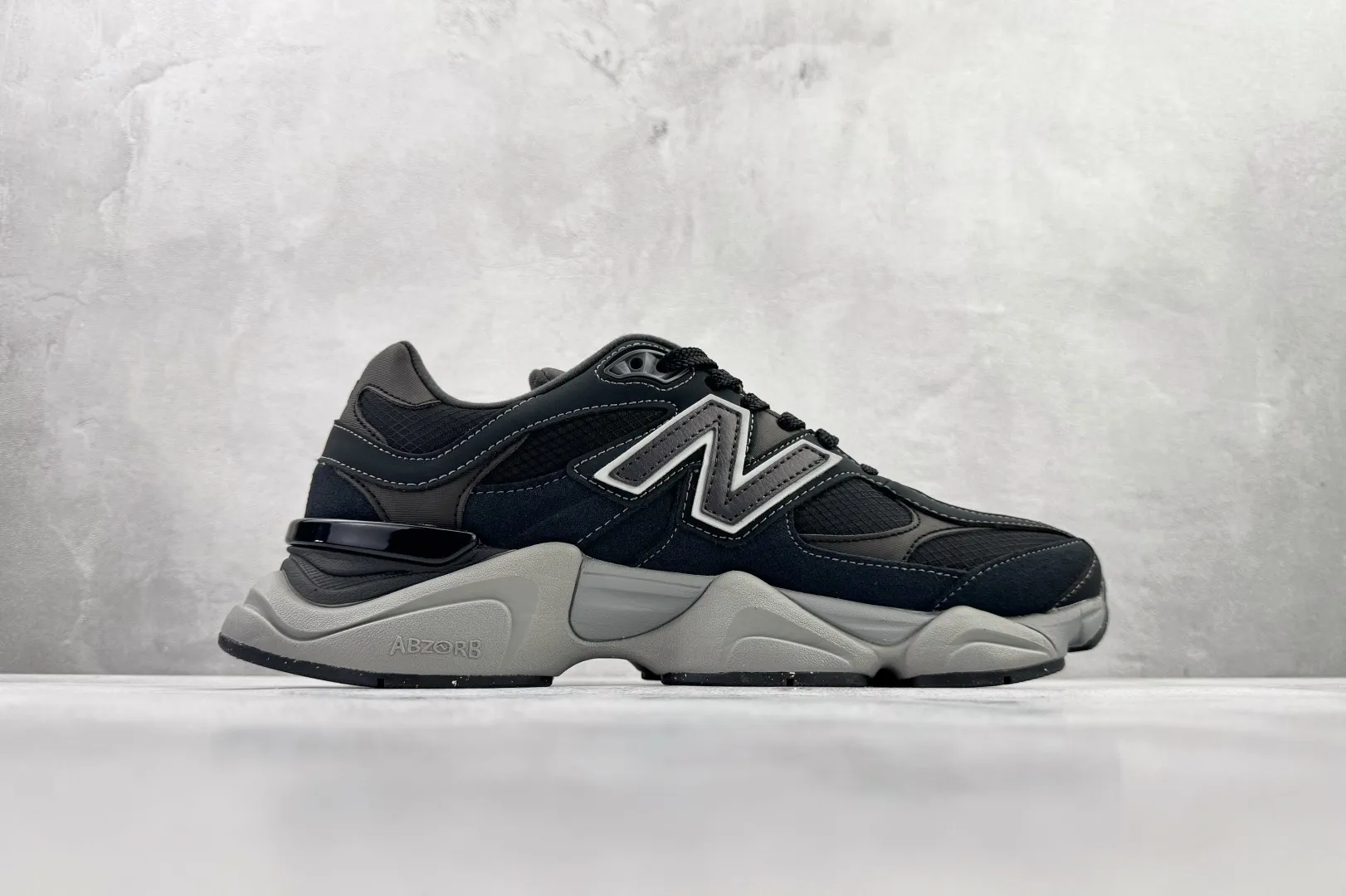 💰240 C版纯原大厂出品 New Balance NB 9060 黑色 货号: U9060ORA 尺码:36 36.5 37 38.5 39 40 40.5 41 42 42.5 43 44 44.5 45 46 46.5 47 编码:33