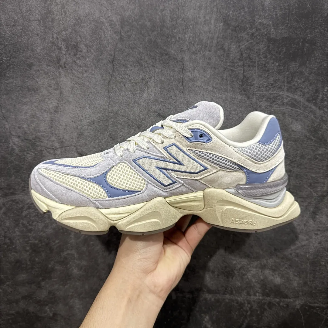 💰240【纯原版】 New Balance NB9060 联名款 复古休闲运动慢跑鞋 灰蓝 U9060EEL 全套原楦原纸板原厂数据开发 进口三明治网面 原装进口翻毛皮料正确绒感卡色 正确中底拉帮中底网布细节 原厂标裁 带紫光防伪 定制后跟透明水晶模块 冲裁组合 大底贴合程度胶水上色把控完美 整洁度挑战全网艺术家 多道序QC把关品质完善 匠心打造 耗时两个月开发完成 工艺极其复杂难度可想而知 新开独立私模大底 全网唯一正确六层组合大底 高端零售专供产物 Size:36 37 37.5 38 38.5 39.5 40 40.5 41.5 42 42.5 43 44 45 46.5