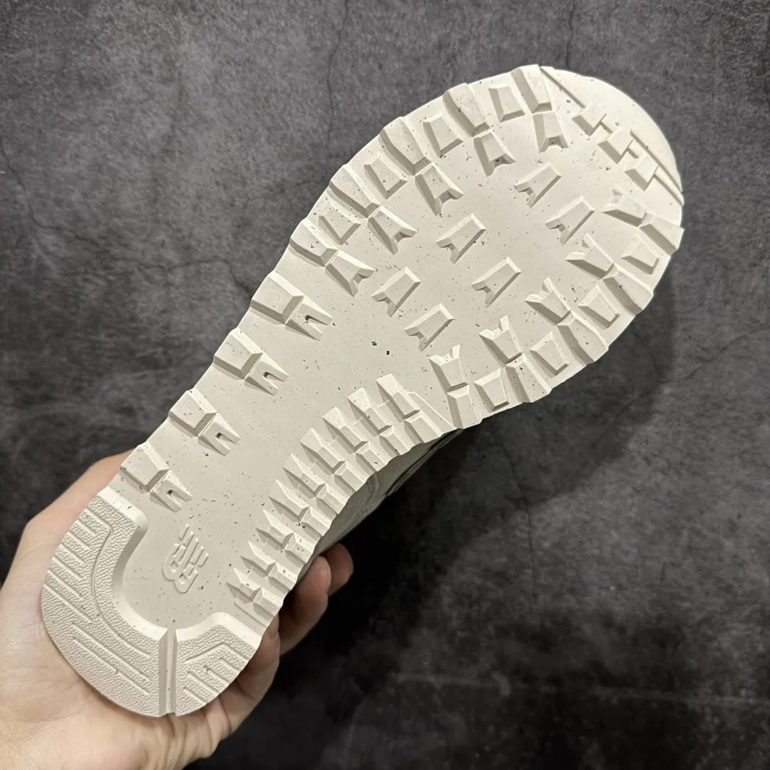 💰180 【DT纯原】NB新百伦New Balance ML574经典复古休闲运动慢跑鞋 货号:WL574CBG 长青之王”荣耀回归 原档案开发开发纸版楦型 原装4层组合独立私模大底 目前市场最好的版本 对比原版无压力 尺码:36 37 37.5 38 38.5 39 40 40.5 41.5 42 42.5 43 44 44.5 45 编码:DT220240