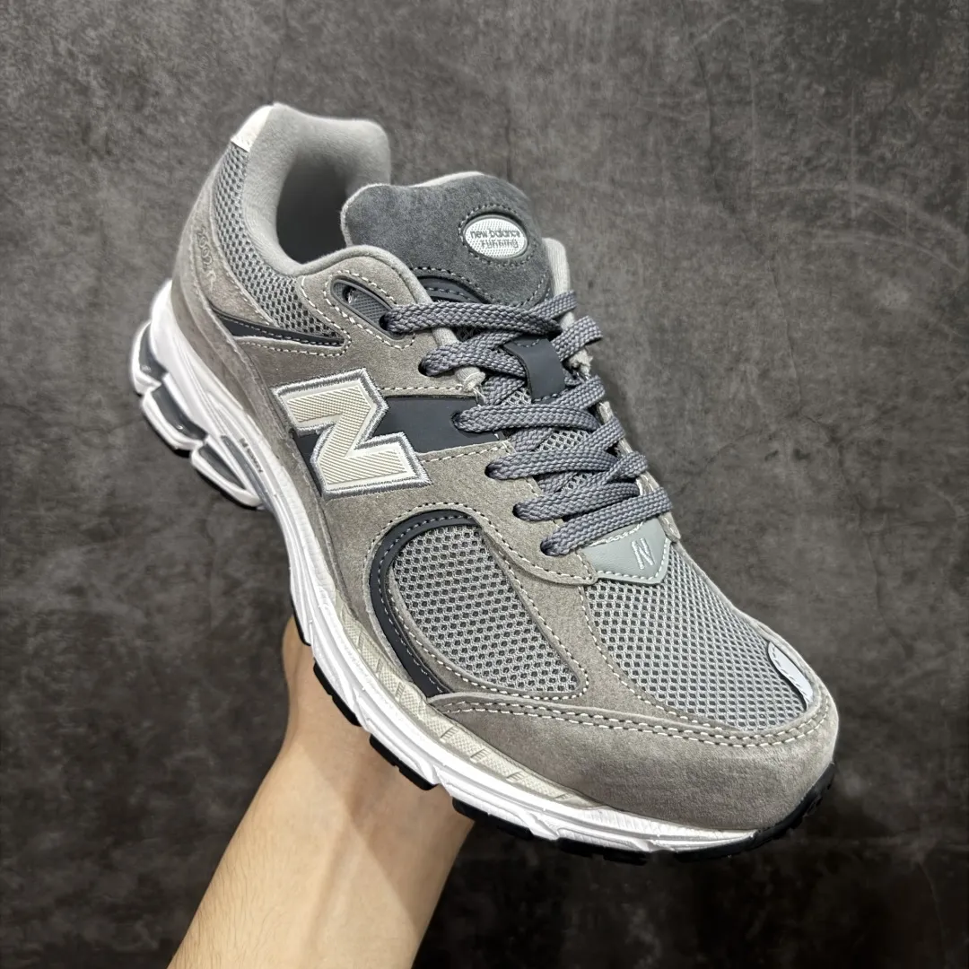 💰230 【BC纯原版】New Balance NB2002R系列 M2002RST 全新版本 东莞大厂出品 市场第一梯队品质 绝对秒杀市场货 完美版型 正确组合大底 价格一步到位‼️ 全套原楦原纸板原厂数据开发 进口三明治网面 原装进口皮料正确绒感卡色 正确中底拉帮中底网布细节 原厂标裁 带紫光防伪 定制后跟透明水晶模块 冲裁组合 大底贴合程度胶水上色把控完美 整洁度挑战全网艺术家 多道序QC把关品质完善 匠心打造 耗时多月开发完成 工艺极其复杂难度可想而知 新开独立私模大底 正确六层组合大底 高端零售专供产物 Size:36 37 37.5 38 38.5 39 40 40.5 41 42 42.5 43 44 45 46 47.5 编码:GQB270280