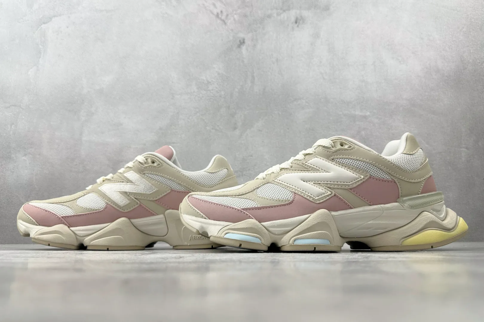 💰240 C版 纯原 大厂出品 新百伦9060 New Balance NB 9060 米粉 货号: U9060JDP 尺码:36 37 37.5 38 38.5 39.5 40 40.5 41.5 42 42.5 43 44 44.5 45 46 46.5 编码:33