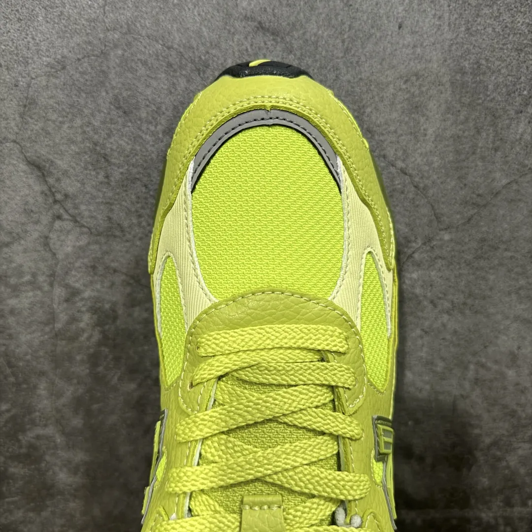 💰240 【纯原c版】New Balance M2010系列 新百伦 复古老爹风网布跑步休闲运动鞋 新百伦经典配色 沿袭了面世之初的经典科技 以ENCAP中底配以升级版 N-ERGY缓震物料 鞋面则采用特色的柔软麂皮搭以NewBalance经典的尼龙网布 低调中还原跑鞋本真 更年轻化的设计理念与材质 让新世代青年得以用全新视角体验经典鞋款的传奇魅力 货号:U2010RLC 尺码:36 37 37.5 38 38.5 39.5 40 40.5 41.5 42 42.5 43 44 45 编码:JP270290