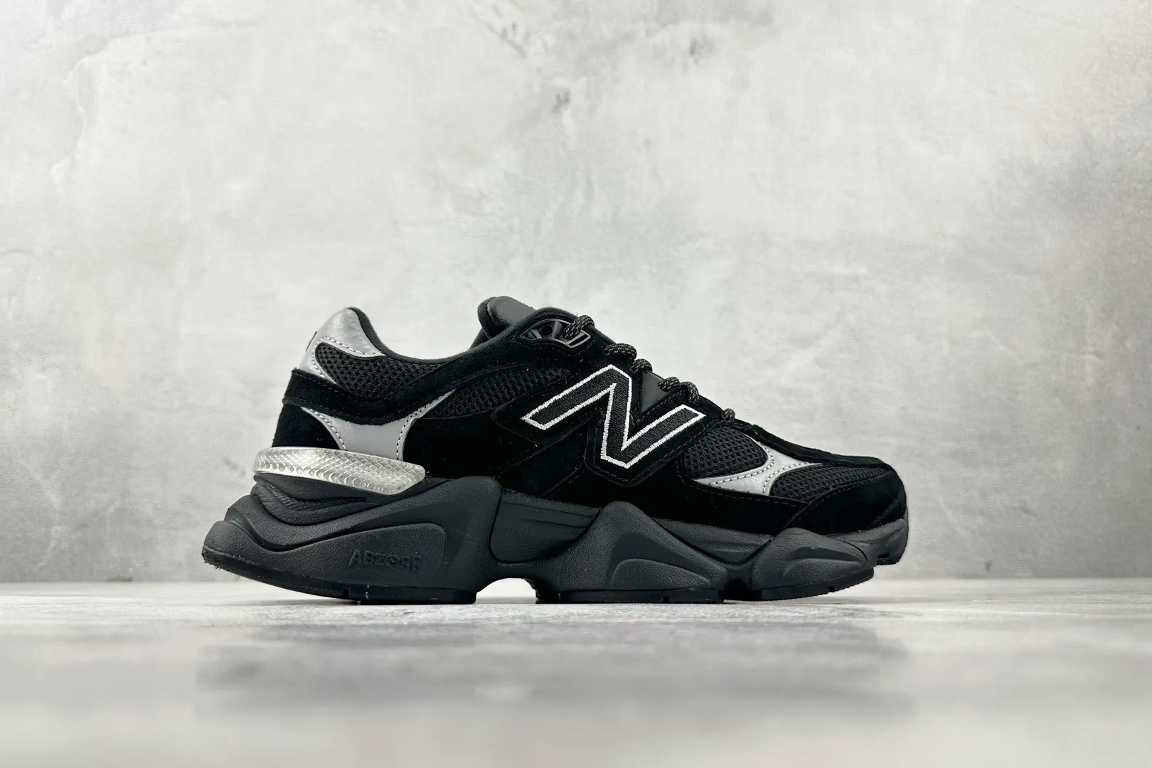 💰240 C版 纯原 大厂出品 新百伦9060 New Balance NB 9060 黑色 货号: U9060FOS 尺码:36 37 37.5 38 38.5 39.5 40 40.5 41.5 42 42.5 43 44 44.5 45 46 46.5