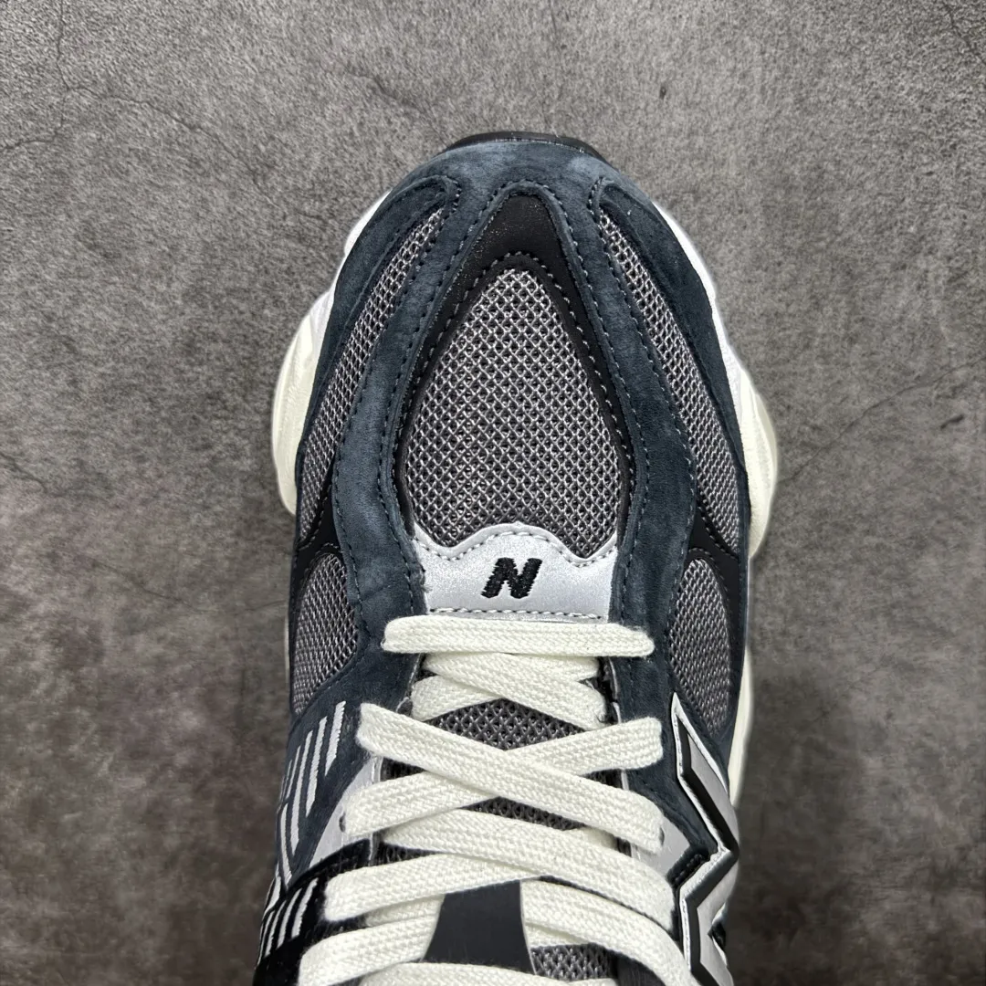 💰240 【纯原版】 New Balance NB9060 联名款 复古休闲运动慢跑鞋 粉棕色U9060BLC 全套原楦原纸板原厂数据开发 进口三明治网面 原装进口翻毛皮料正确绒感卡色 正确中底拉帮中底网布细节 原厂标裁 带紫光防伪 定制后跟透明水晶模块 冲裁组合 大底贴合程度胶水上色把控完美 整洁度挑战全网艺术家 多道序QC把关品质完善 匠心打造 耗时两个月开发完成 工艺极其复杂难度可想而知 新开独立私模大底 全网唯一正确六层组合大底 高端零售专供产物 Size:36 37 37.5 38 38.5 39.5 40 40.5 41.5 42 42.5 43 44 45 46.5 编码:JPC290300