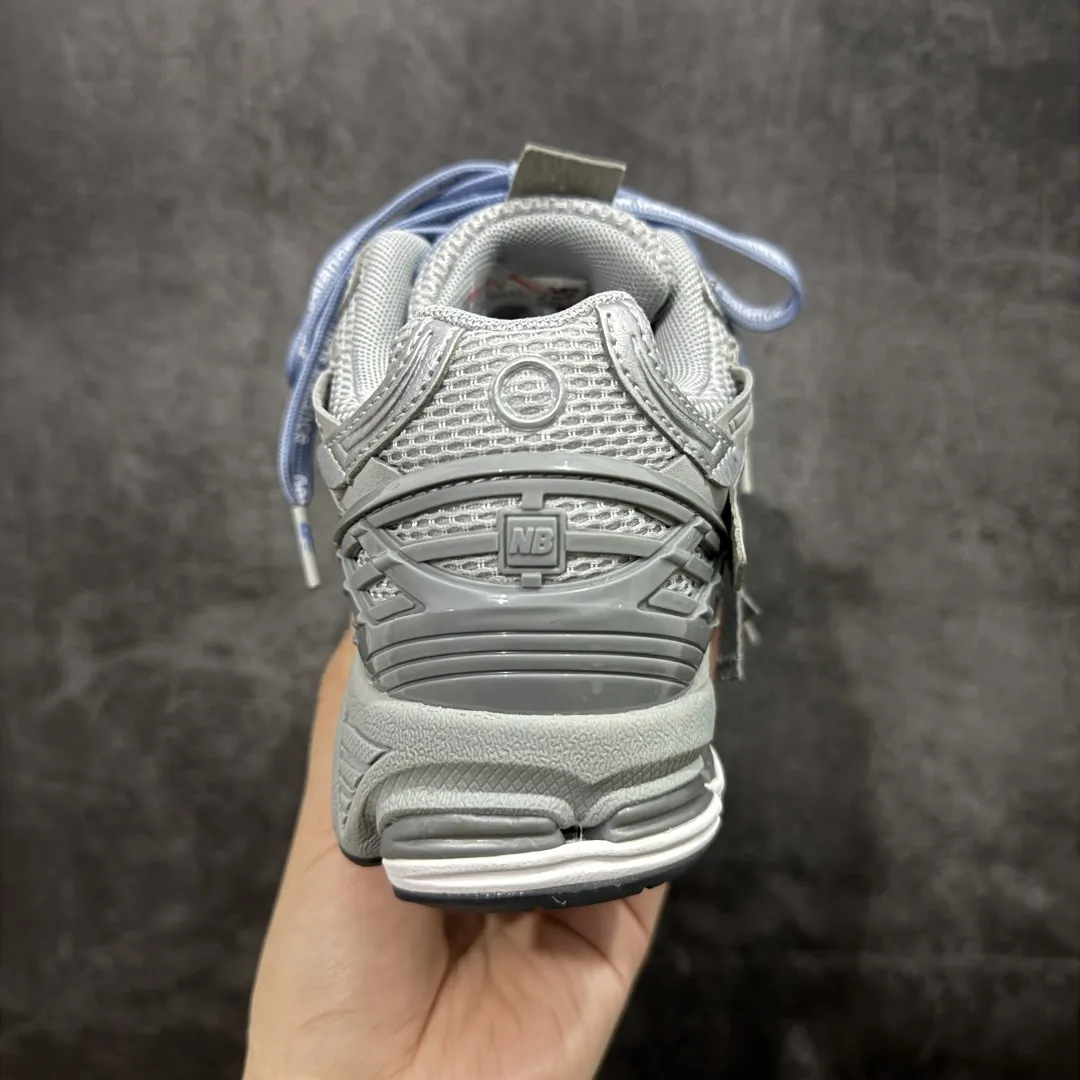 💰260 【纯原K版】新百伦New Balance M1906AR系列低帮复古老爹风休闲运动慢跑鞋 M1906AG 双绑带版本(另附一副原版鞋带) 全新大厂出品 市场第一梯队品质 绝对秒杀市场货 完美版型 正确组合大底 区别市场刷漆底版本 全套原楦原纸板原厂数据开发 进口三明治网面 原装进口皮料正确卡色 正确中底拉帮中底网布细节 原厂标裁 带紫光防伪 定制后跟透明水晶模块 冲裁组合 大底贴合程度胶水上色把控完美 整洁度挑战全网艺术家 多道序QC把关品质完善 匠心打造 耗时多月开发完成 工艺极其复杂难度可想而知 新开独立私模大底 正确六层组合大底 高端零售专供产物 Size:36 37 37.5 38 38.5 39 40 40.5 41 42 42.5 43 44 45 46 编码:X1B310320