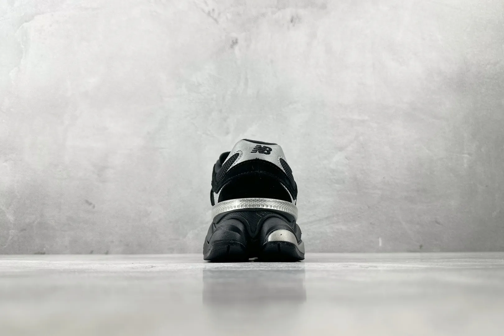 💰240 C版 纯原 大厂出品 新百伦9060 New Balance NB 9060 黑色 货号: U9060FOS 尺码:36 37 37.5 38 38.5 39.5 40 40.5 41.5 42 42.5 43 44 44.5 45 46 46.5