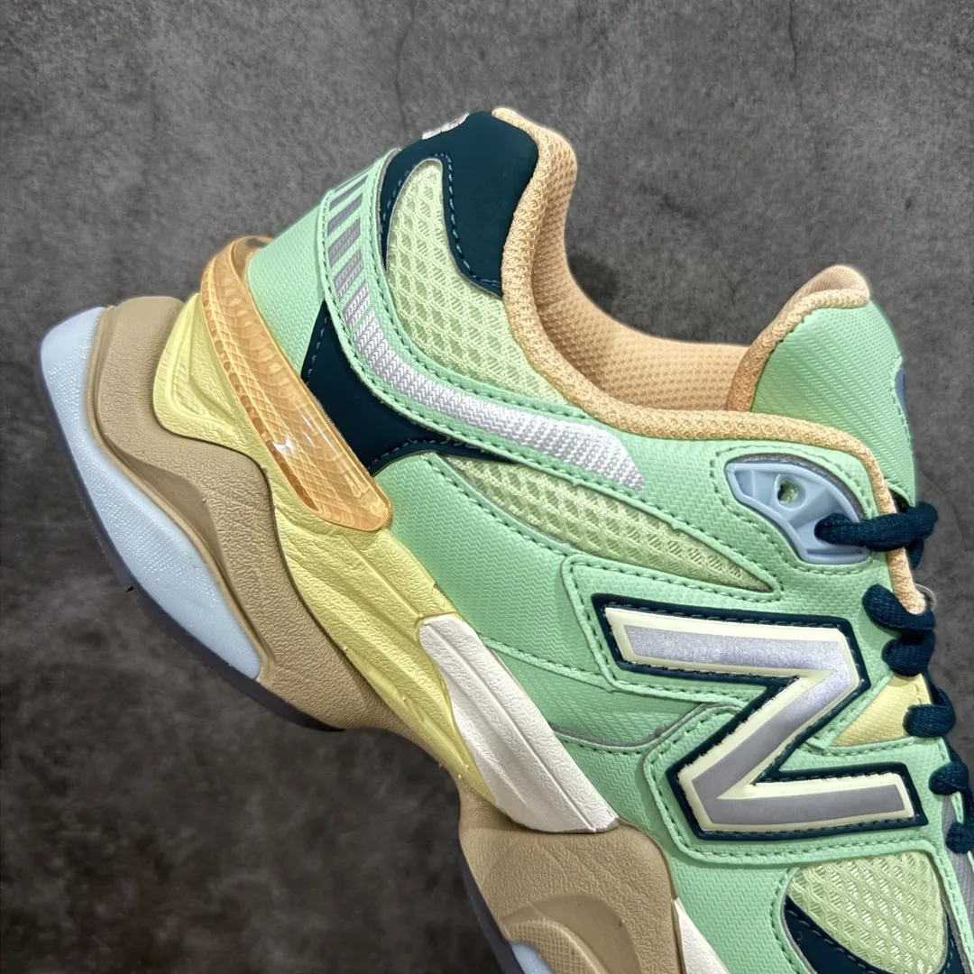 💰240【纯原版】 New Balance NB9060 联名款 复古休闲运动慢跑鞋 黑白色U9060TMA 全套原楦原纸板原厂数据开发 进口三明治网面 原装进口翻毛皮料正确绒感卡色 正确中底拉帮中底网布细节 原厂标裁 带紫光防伪 定制后跟透明水晶模块 冲裁组合 大底贴合程度胶水上色把控完美 整洁度挑战全网艺术家 多道序QC把关品质完善 匠心打造 耗时两个月开发完成 工艺极其复杂难度可想而知 新开独立私模大底 全网唯一正确六层组合大底 高端零售专供产物 Size:36 37 37.5 38 38.5 39.5 40 40.5 41.5 42 42.5 43 44 45 46.5 编码:JPC290300