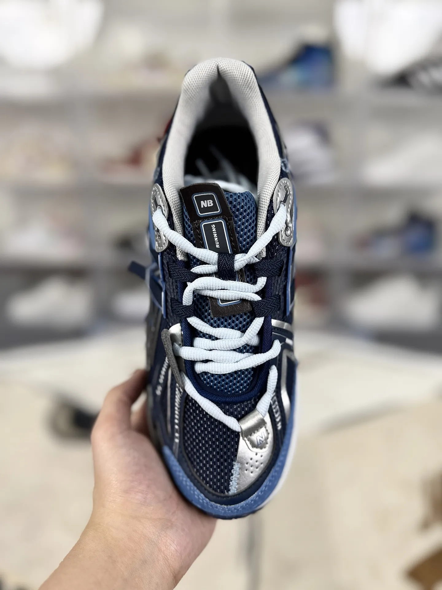 💰190 Z版纯原New Balance 1906A Deep Blue 舒适百搭防滑耐磨 低帮 休闲跑步鞋 男女同款 深蓝色 新百伦 ▪️New Balance以诞生于21世纪的科技跑鞋1906为蓝本,融合现代先锋科技与日常使用风格注入当代美学,革新演绎复古时尚。淋漓经典轮廓,致敬千福一代跑者的科技美学,1906R以现代设计语言还原初始配色,层次演绎时光更迭的魅力。 ▪️尺码:36-47(36 37 37.5 38 38.5 39.5 40 40.5 41.5 42 42.5 43 44 44.5 45 45.5 46.5 47) ▪️货号:U1906AB