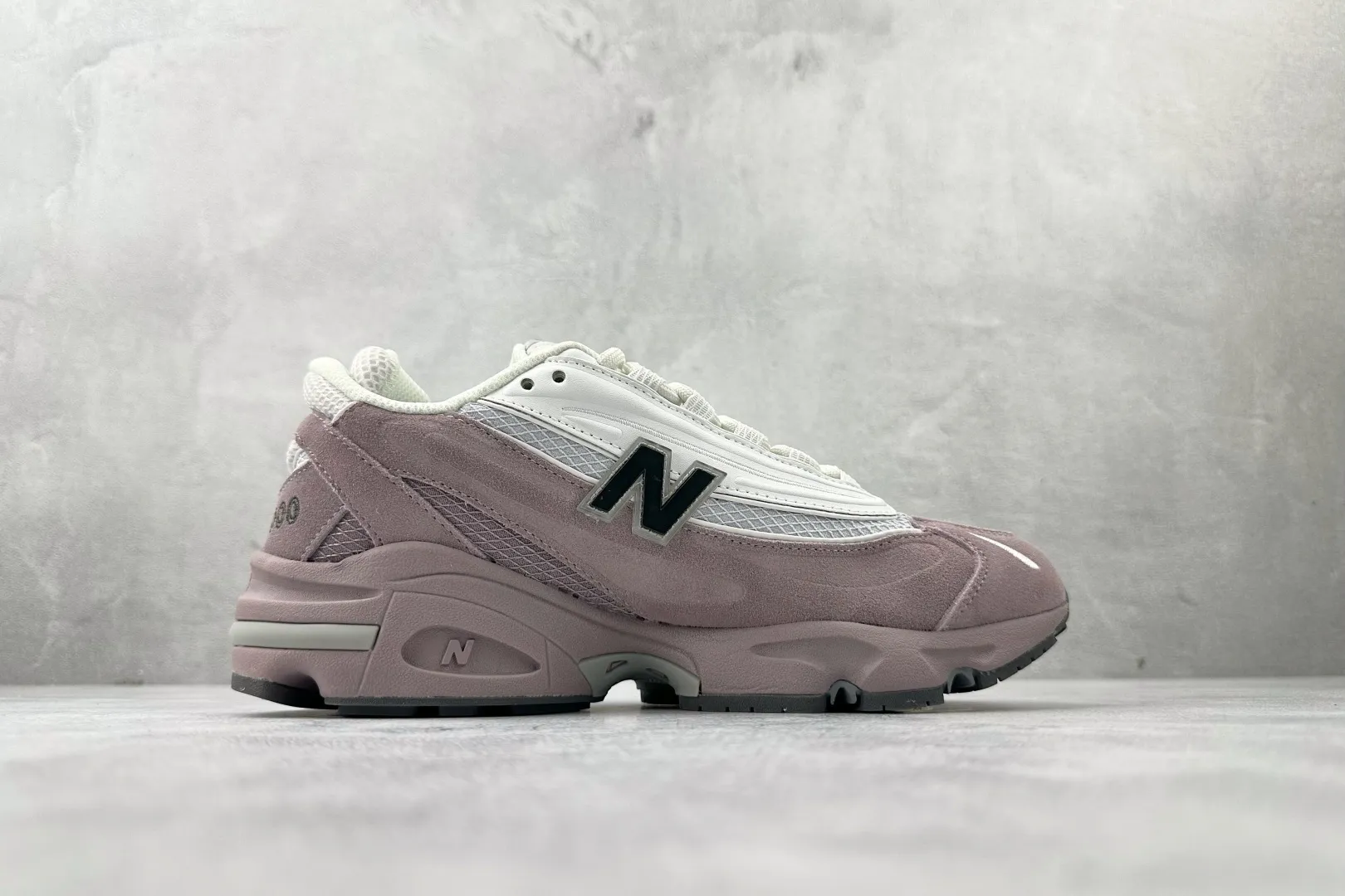 💰220 C版纯原大厂出品 New Balance NB 1000 白紫 货号:M1000PSY 尺码:36 36.5 37.5 38 38.5 39 40 40.5 41 42 42.5 43 44 44.5 45 46 46.5 编码:33