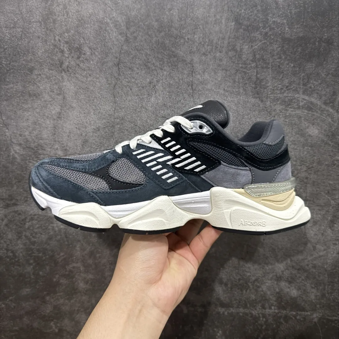 💰240 【纯原版】 New Balance NB9060 联名款 复古休闲运动慢跑鞋 粉棕色U9060BLC 全套原楦原纸板原厂数据开发 进口三明治网面 原装进口翻毛皮料正确绒感卡色 正确中底拉帮中底网布细节 原厂标裁 带紫光防伪 定制后跟透明水晶模块 冲裁组合 大底贴合程度胶水上色把控完美 整洁度挑战全网艺术家 多道序QC把关品质完善 匠心打造 耗时两个月开发完成 工艺极其复杂难度可想而知 新开独立私模大底 全网唯一正确六层组合大底 高端零售专供产物 Size:36 37 37.5 38 38.5 39.5 40 40.5 41.5 42 42.5 43 44 45 46.5 编码:JPC290300