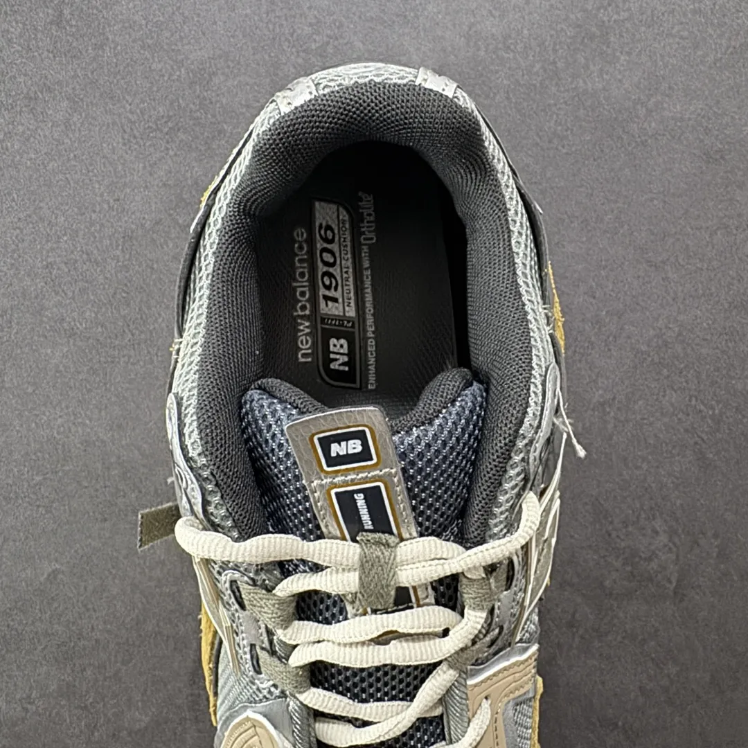 💰220 【纯原B版】NB新百伦New Balance M1906R 系列复古老爹风休闲运动慢跑鞋 M1906AA 高度复刻原厂大底 追求极致完美 每一双都是工艺品 采用轻质牛剖革拼接透气网眼衬垫织物鞋面材质 T-Beam大底提供足步弓支撑,保持步态稳定#后跟搭载外露缓震胶 鞋身整体以各种深浅不一的灰色覆盖,鞋头以淡蓝色调装饰,网眼衬垫通过不规律的色块实现做旧的美感,泛黄的鞋底更是进一步增添了复古气息。 尺码:36 37 37.5 38 38.5 39.5 40 40.5 41.5 42 42.5 43 44 45 46.5 编码:MK240270