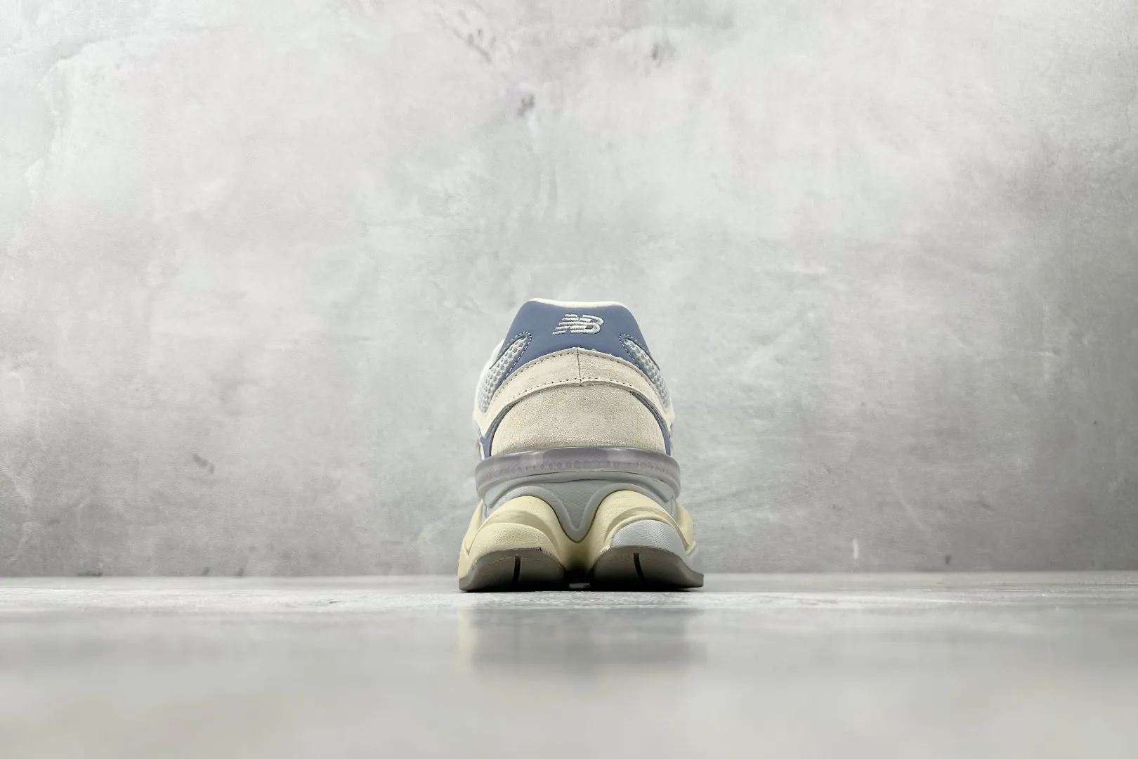 💰240 C版 纯原 大厂出品 新百伦9060 New Balance NB 9060 灰蓝色 货号: U9060EEL 尺码：36 37 37.5 38 38.5 39.5 40 40.5 41.5 42 42.5 43 44 44.5 45 46 46.5