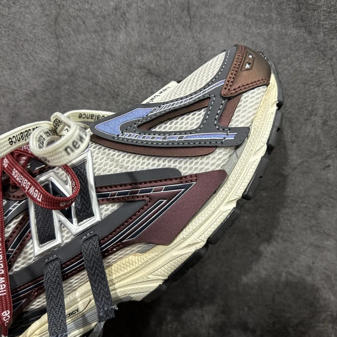 💰260 【纯原K版】新百伦New Balance M1906AR系列低帮复古老爹风休闲运动慢跑鞋 M1906AR 双绑带版本（另附一副原版鞋带） 全新大厂出品 市场第一梯队品质 绝对秒杀市场货 完美版型 正确组合大底 区别市场刷漆底版本 全套原楦原纸板原厂数据开发 进口三明治网面 原装进口皮料正确卡色 正确中底拉帮中底网布细节 原厂标裁 带紫光防伪 定制后跟透明水晶模块 冲裁组合 大底贴合程度胶水上色把控完美 整洁度挑战全网艺术家 多道序QC把关品质完善 匠心打造 耗时多月开发完成 工艺极其复杂难度可想而知 新开独立私模大底 正确六层组合大底 高端零售专供产物 Size：36 37 37.5 38 38.5 39 40 40.5 41 42 42.5 43 44 45 46 编码：X1B310320