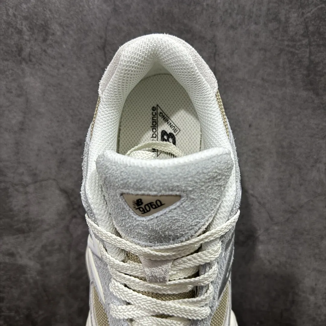 💰240【纯原版】 New Balance NB9060 联名款 复古休闲运动慢跑鞋 U9060440 全套原楦原纸板原厂数据开发 进口三明治网面 原装进口翻毛皮料正确绒感卡色 正确中底拉帮中底网布细节 原厂标裁 带紫光防伪 定制后跟透明水晶模块 冲裁组合 大底贴合程度胶水上色把控完美 整洁度挑战全网艺术家 多道序QC把关品质完善 匠心打造 耗时两个月开发完成 工艺极其复杂难度可想而知 新开独立私模大底 全网唯一正确六层组合大底 高端零售专供产物 Size:36 37 37.5 38 38.5 39.5 40 40.5 41.5 42 42.5 43 44 45 46.5 编码:JPC290300