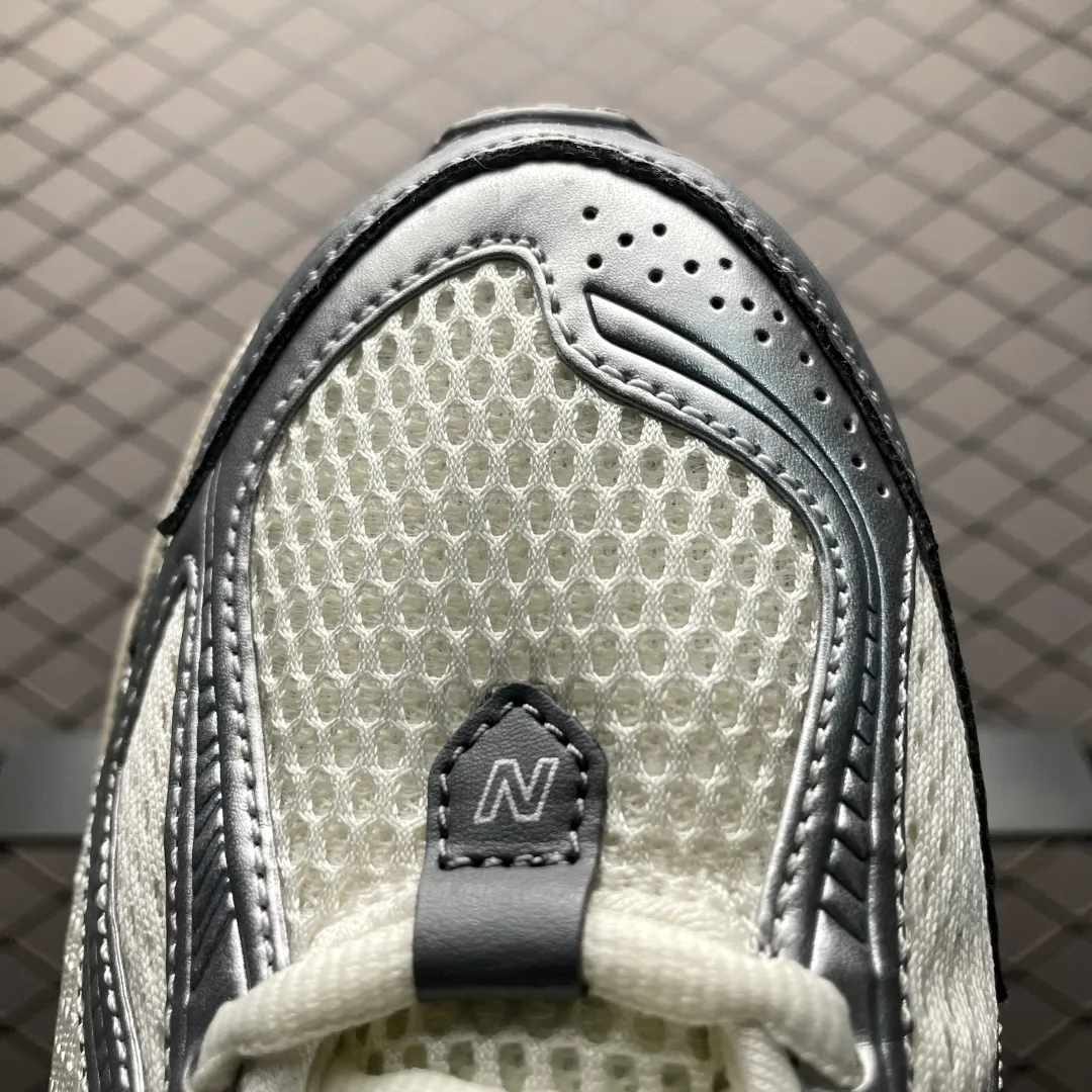 没有💰220 New Balance 新百伦 M1906RFS 复古休闲跑步鞋 尺码：36 37 37.5 38 38.5 39.5 40 40.5 41.5 42 42.5 43 44 44.5 45 46.5 编号：27YEFF202