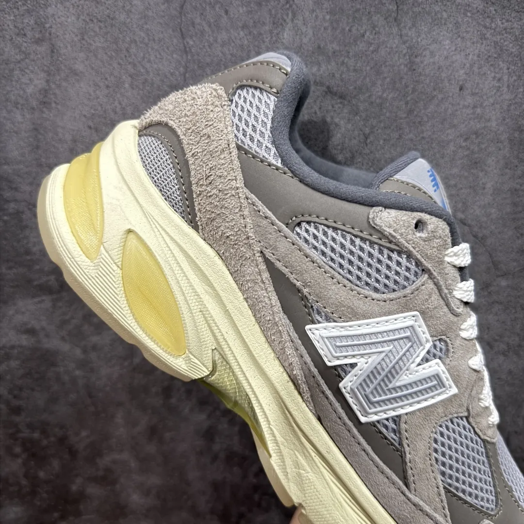 💰240 【纯原c版】New Balance M2010系列 新百伦 复古老爹风网布跑步休闲运动鞋 新百伦经典配色 沿袭了面世之初的经典科技 以ENCAP中底配以升级版 N-ERGY缓震物料 鞋面则采用特色的柔软麂皮搭以NewBalance经典的尼龙网布 低调中还原跑鞋本真 更年轻化的设计理念与材质 让新世代青年得以用全新视角体验经典鞋款的传奇魅力 货号:U2010GD 尺码:36 37 37.5 38 38.5 39.5 40 40.5 41.5 42 42.5 43 44 45 编码:JP270290