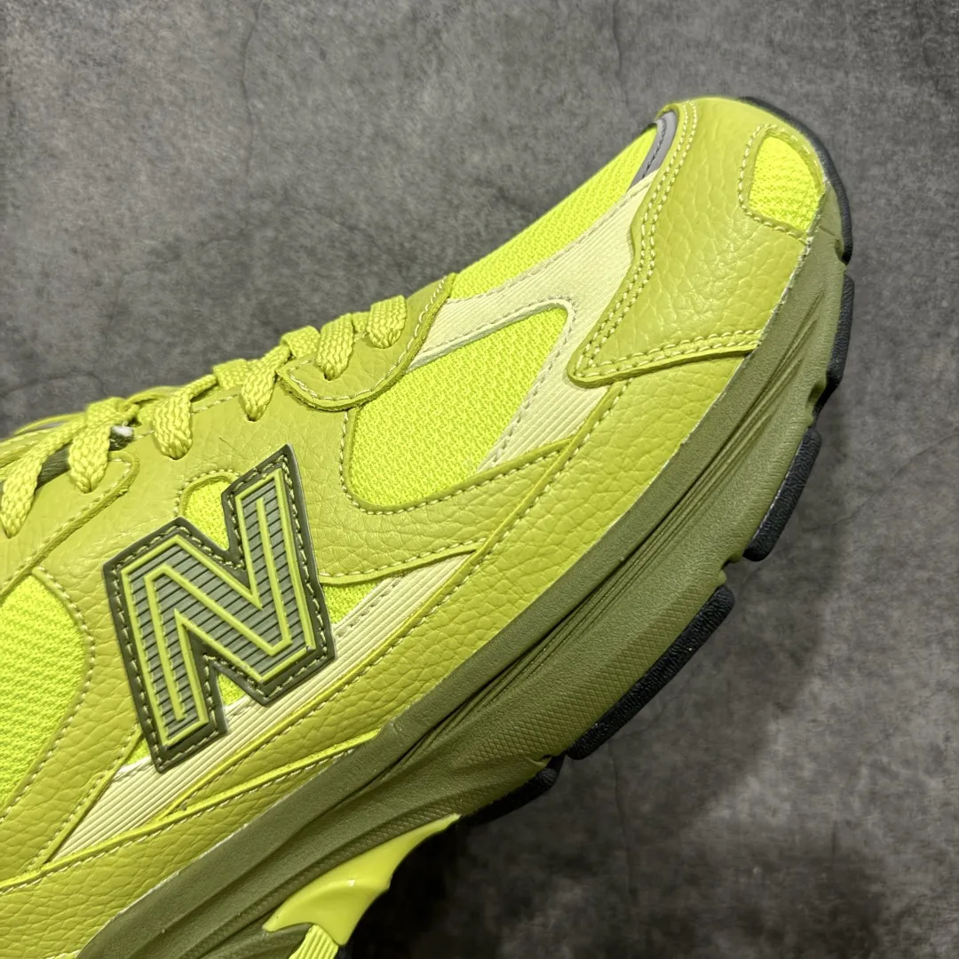 💰240 【纯原c版】New Balance M2010系列 新百伦 复古老爹风网布跑步休闲运动鞋 新百伦经典配色 沿袭了面世之初的经典科技 以ENCAP中底配以升级版 N-ERGY缓震物料 鞋面则采用特色的柔软麂皮搭以NewBalance经典的尼龙网布 低调中还原跑鞋本真 更年轻化的设计理念与材质 让新世代青年得以用全新视角体验经典鞋款的传奇魅力 货号:U2010RLC 尺码:36 37 37.5 38 38.5 39.5 40 40.5 41.5 42 42.5 43 44 45 编码:JP270290