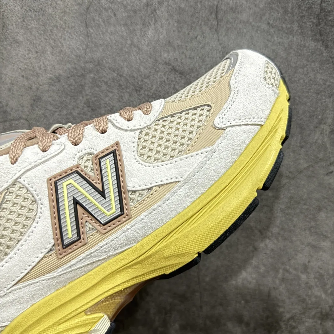 💰240【纯原c版】New Balance M2010系列 新百伦 复古老爹风网布跑步休闲运动鞋 新百伦经典配色 沿袭了面世之初的经典科技 以ENCAP中底配以升级版 N-ERGY缓震物料 鞋面则采用特色的柔软麂皮搭以NewBalance经典的尼龙网布 低调中还原跑鞋本真 更年轻化的设计理念与材质 让新世代青年得以用全新视角体验经典鞋款的传奇魅力 货号:U2010SGR 尺码:36 37 37.5 38 38.5 39.5 40 40.5 41.5 42 42.5 43 44 45 编码：JP270290