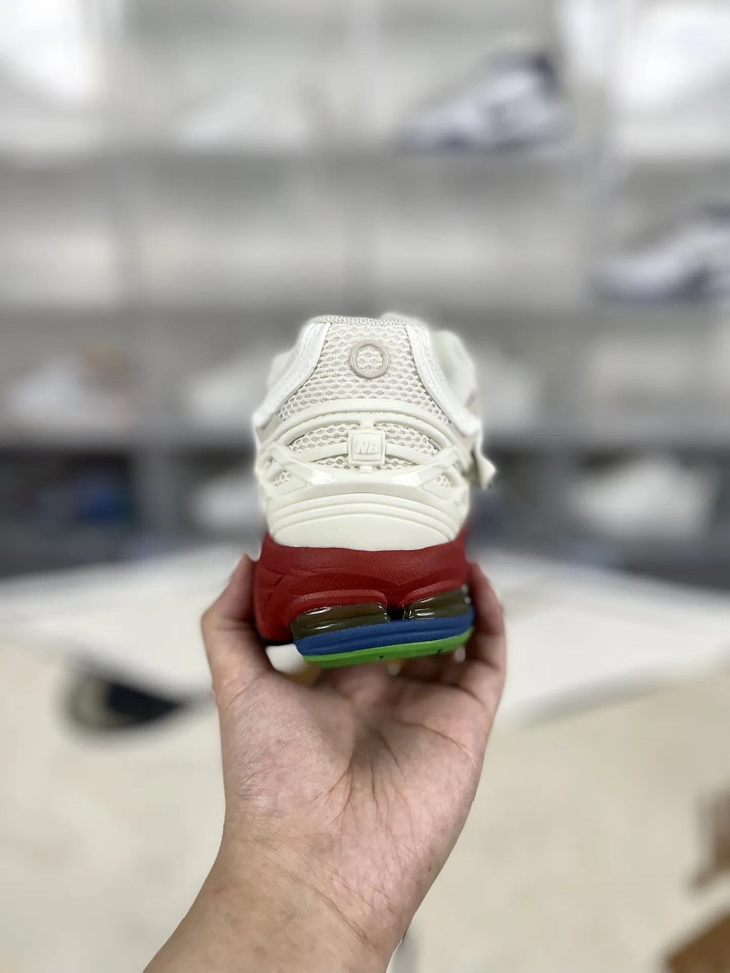💰200 Z版纯原New Balance 1906A 舒适百搭防滑耐磨 低帮 休闲跑步鞋 男女同款 白红解构 新百伦 ▪️New Balance以诞生于21世纪的科技跑鞋1906为蓝本，融合现代先锋科技与日常使用风格注入当代美学，革新演绎复古时尚。淋漓经典轮廓，致敬千福一代跑者的科技美学，1906R以现代设计语言还原初始配色，层次演绎时光更迭的魅力。 ▪️尺码：36-47（36 37 37.5 38 38.5 39.5 40 40.5 41.5 42 42.5 43 44 44.5 45 45.5 46.5 47） ▪️货号：M1906AB