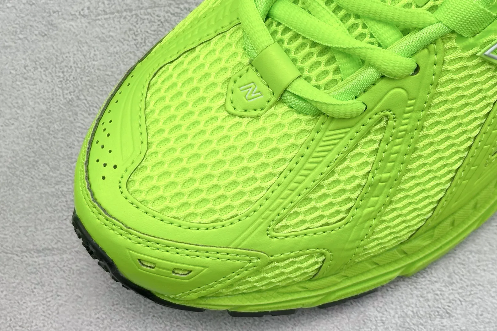 💰220 C版 New Balance 1906系列复古老爹风休闲运动慢跑鞋 #采用轻质牛剖革拼接透气网眼衬垫织物鞋面材质 T-Beam大底提供足步弓支撑，保持步态稳定 后跟搭载外露缓震胶 货号：M1906RAA 尺码：36 37 37.5 38 38.5 39 40 40.5 41 42 42.5 43 44 44.5 45 46.5 编码：33