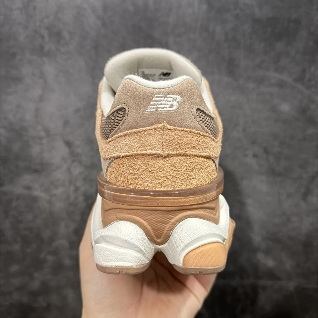 💰240【纯原版】 New Balance NB9060 联名款 复古休闲运动慢跑鞋 粉棕色U9060WCW 全套原楦原纸板原厂数据开发 进口三明治网面 原装进口翻毛皮料正确绒感卡色 正确中底拉帮中底网布细节 原厂标裁 带紫光防伪 定制后跟透明水晶模块 冲裁组合 大底贴合程度胶水上色把控完美 整洁度挑战全网艺术家 多道序QC把关品质完善 匠心打造 耗时两个月开发完成 工艺极其复杂难度可想而知 新开独立私模大底 全网唯一正确六层组合大底 高端零售专供产物 Size:36 37 37.5 38 38.5 39.5 40 40.5 41.5 42 42.5 43 44 45 46.5 编码:JPC290300