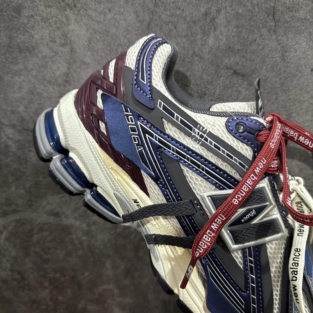 💰260 【纯原K版】新百伦New Balance M1906AR系列低帮复古老爹风休闲运动慢跑鞋 U1906ANB 双绑带版本(另附一副原版鞋带) 全新大厂出品 市场第一梯队品质 绝对秒杀市场货 完美版型 正确组合大底 区别市场刷漆底版本 全套原楦原纸板原厂数据开发 进口三明治网面 原装进口皮料正确卡色 正确中底拉帮中底网布细节 原厂标裁 带紫光防伪 定制后跟透明水晶模块 冲裁组合 大底贴合程度胶水上色把控完美 整洁度挑战全网艺术家 多道序QC把关品质完善 匠心打造 耗时多月开发完成 工艺极其复杂难度可想而知 新开独立私模大底 正确六层组合大底 高端零售专供产物 Size:36 37 37.5 38 38.5 39 40 40.5 41 42 42.5 43 44 45 46 编码:X1B310320