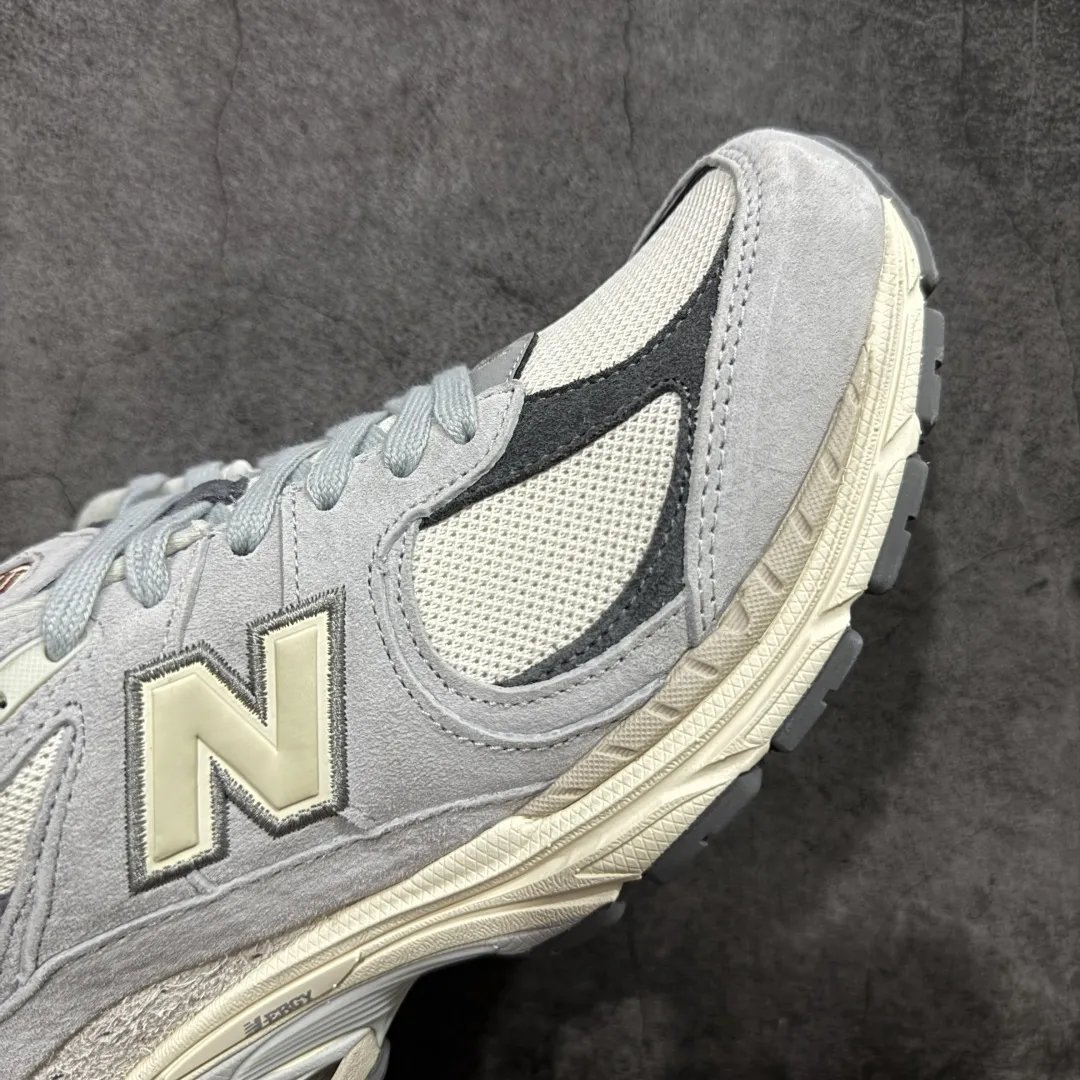 💰230【BC纯原版】New Balance NB2002R系列 M2002RLN 全新版本 东莞大厂出品 市场第一梯队品质 绝对秒杀市场货 完美版型 正确组合大底 价格一步到位‼️ 全套原楦原纸板原厂数据开发 进口三明治网面 原装进口皮料正确绒感卡色 正确中底拉帮中底网布细节 原厂标裁 带紫光防伪 定制后跟透明水晶模块 冲裁组合 大底贴合程度胶水上色把控完美 整洁度挑战全网艺术家 多道序QC把关品质完善 匠心打造 耗时多月开发完成 工艺极其复杂难度可想而知 新开独立私模大底 正确六层组合大底 高端零售专供产物 Size:36 37 37.5 38 38.5 39 40 40.5 41 42 42.5 43 44 45 46 47.5 编码:GQB270280