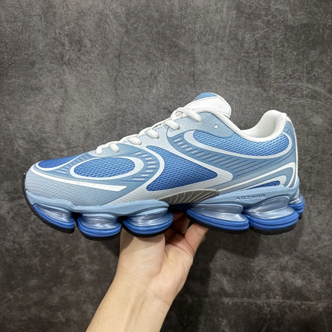 💰240 【纯原版】New Balance 新百伦 NB2000 网面休闲鞋 U2000PBB NB官方重磅新品 一款融合复古设计与现代科技的跑鞋，以其经典的造型和舒适脚感，成为2025年复古潮流爱好的推荐单品。 极具视觉冲击力的5根ABZORB单元，以及无缝鞋面的设计，加上3M反光材质的装饰，比之前推出的9060系列更夸张，更具未来感。 货号：U2000PBB 尺码 ：36-46.5 编码：JPC280290